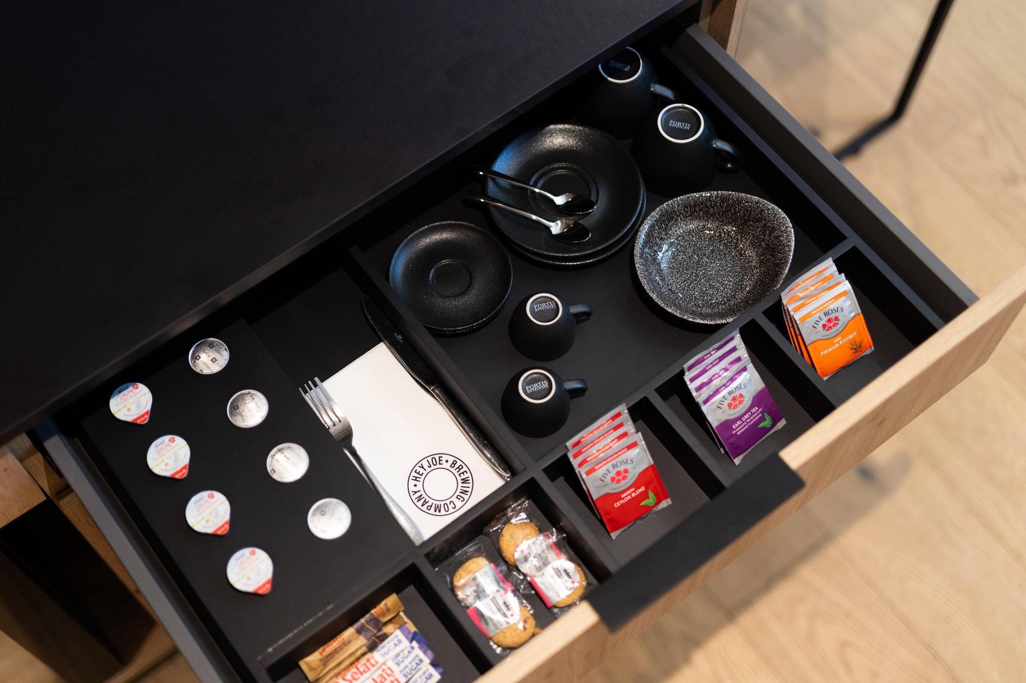 Room_coffee_and_tea_station_(7)_S