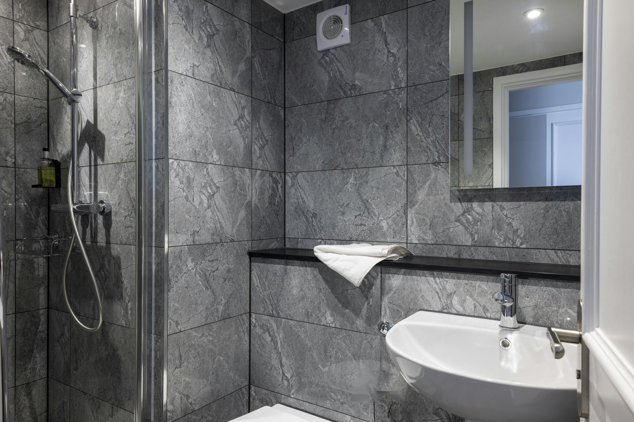 43ncDXf7EaCJItqIwQLTQ_Superior_Wing_Suite_(6)_S