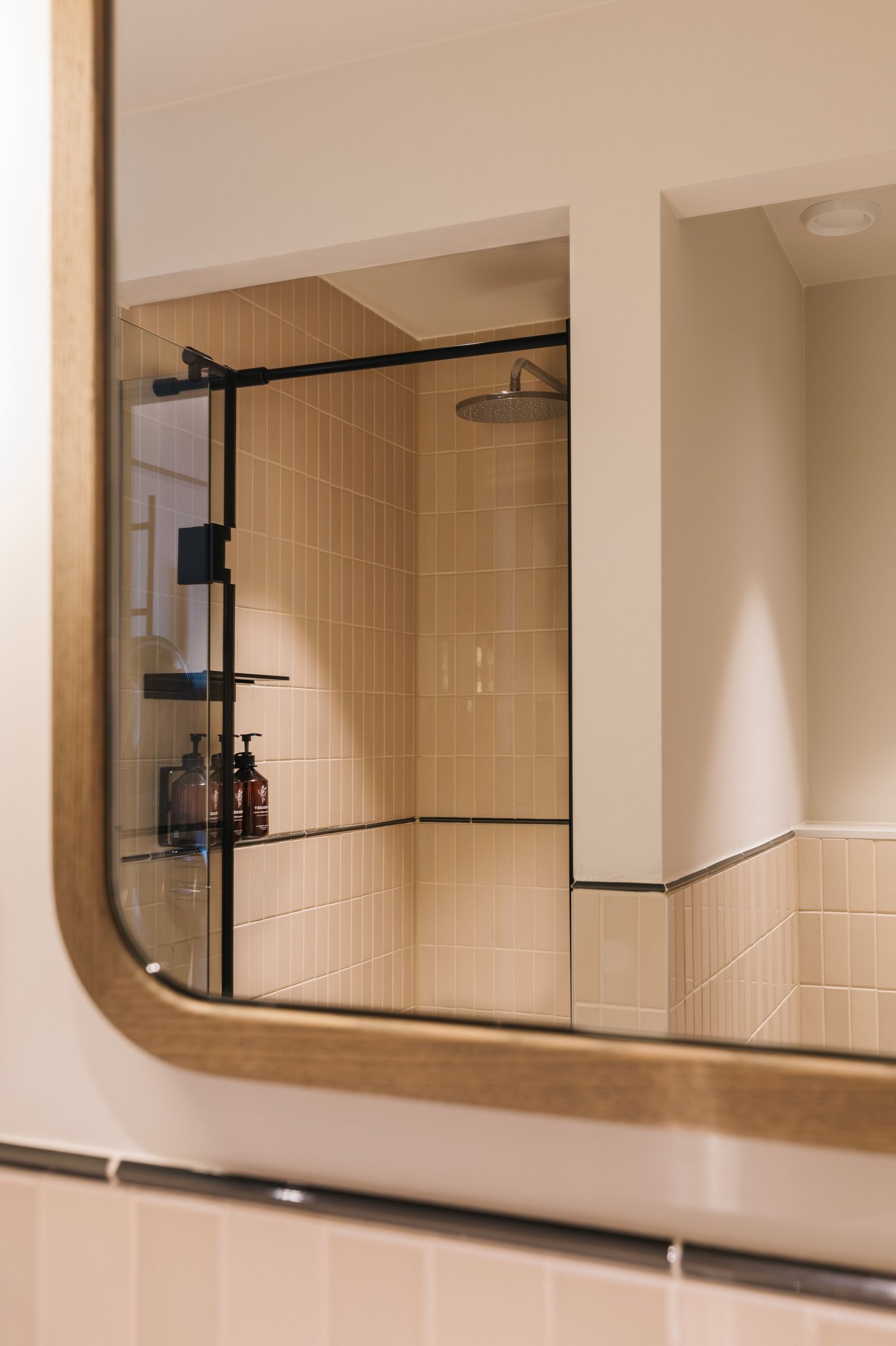 b5GZnbMxoUi2KF0jlmeBA_Deluxe_Double_Bathroom_Details_S