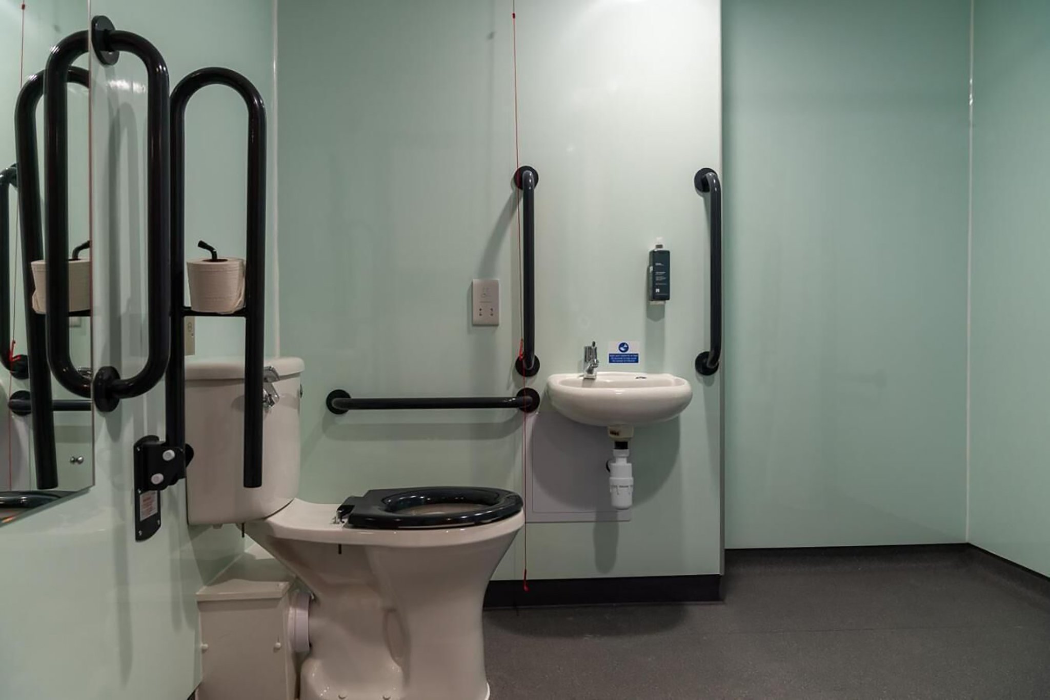 Accessible_Bathroom_S