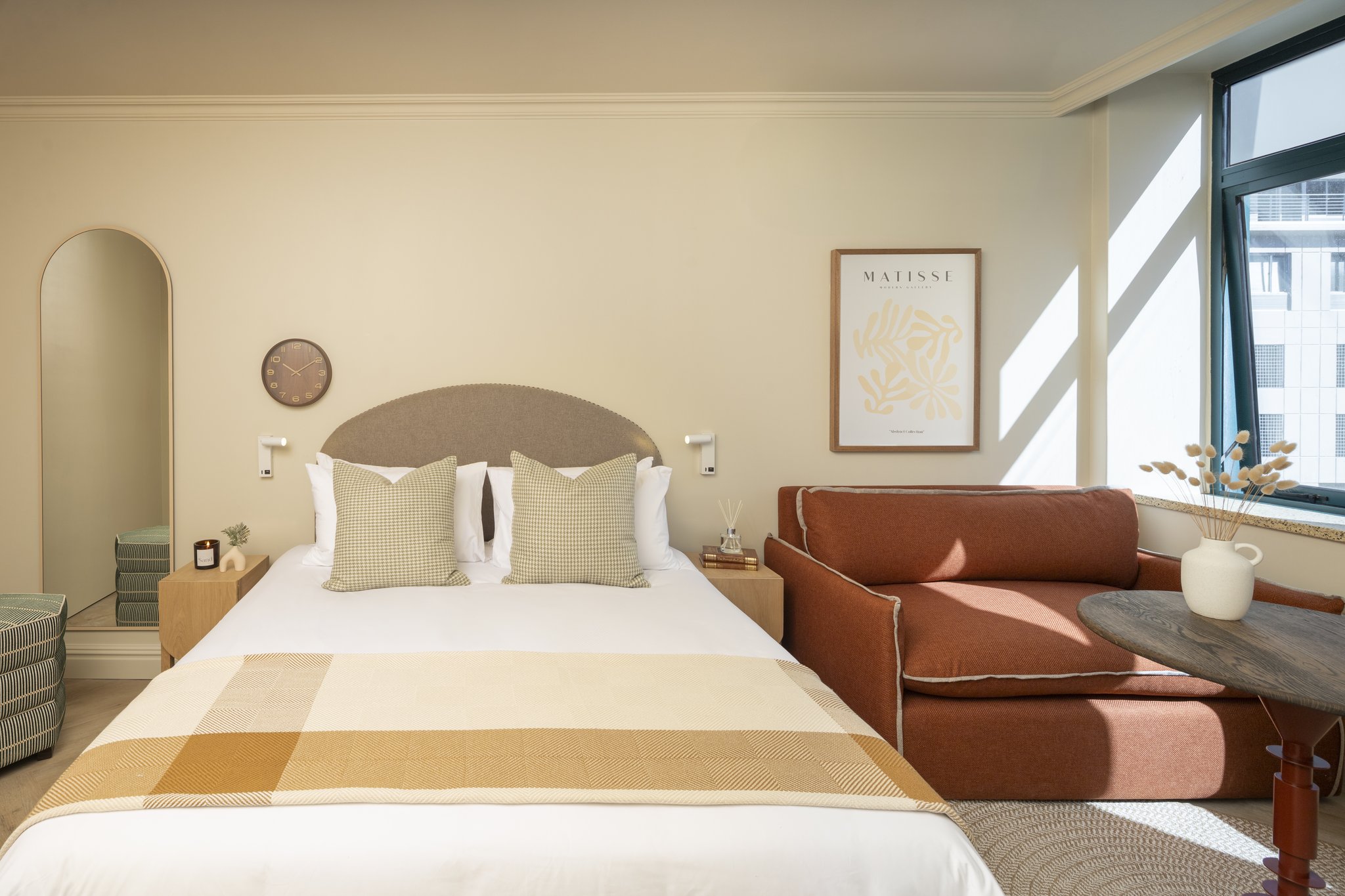 X2eZVu37EeQW5rKjq0hXw_Superior_Studio.(3)_S