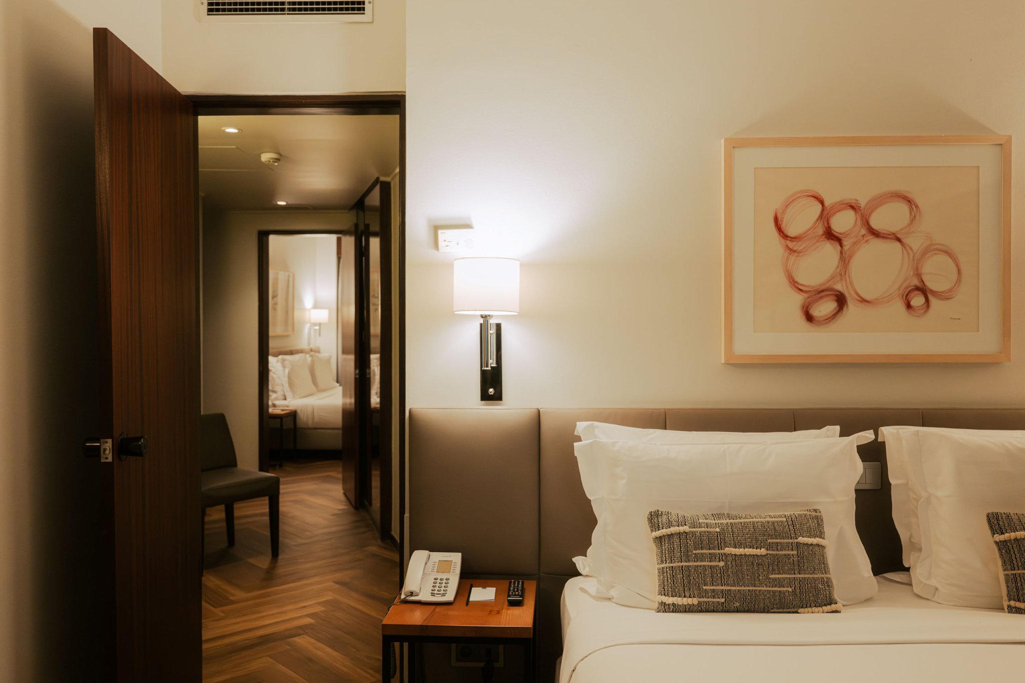 JHNCXbDkhUG2IRexgzSpaQ_Quarto_room_S