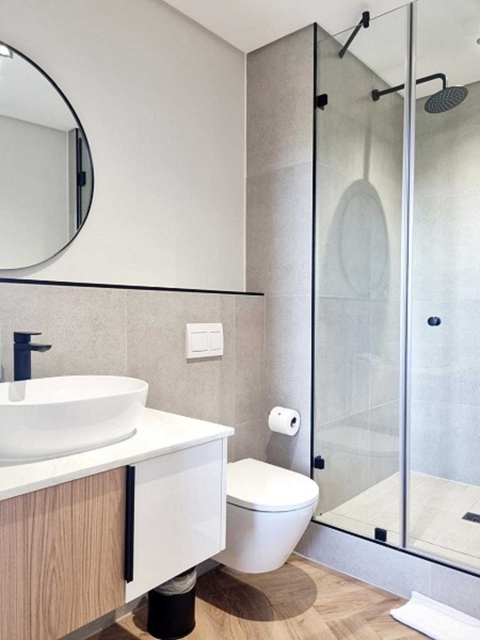 On_park_two_bedrooms_bathroom-00_S