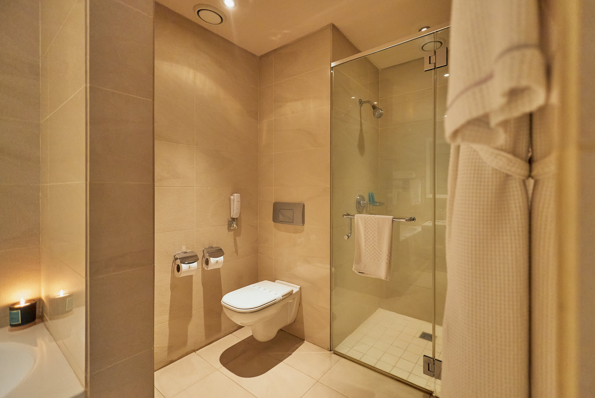 Executive_King_Bathroom-04_S