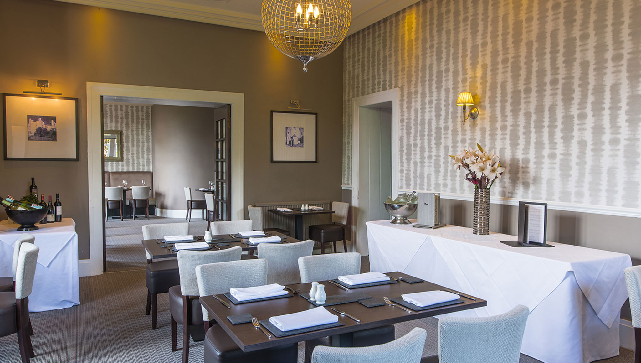 Restaurant-centre-with-Table-Setup_S