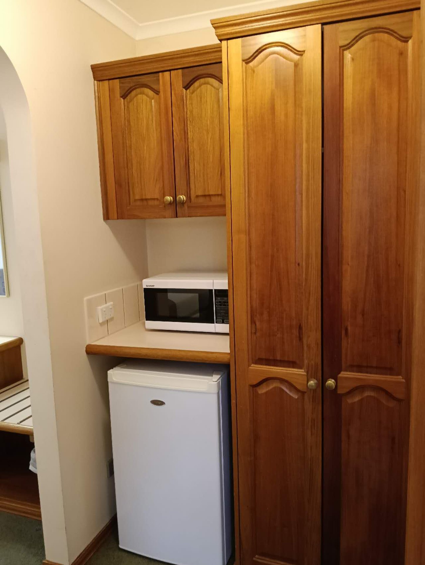 spa_queen_room_kitchen_S