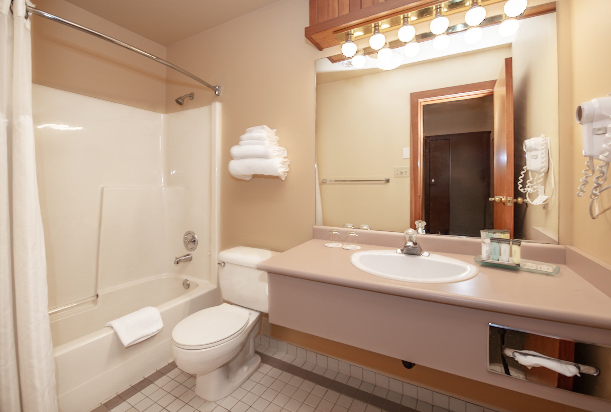 Garden_View_Executive_Loft-03_S