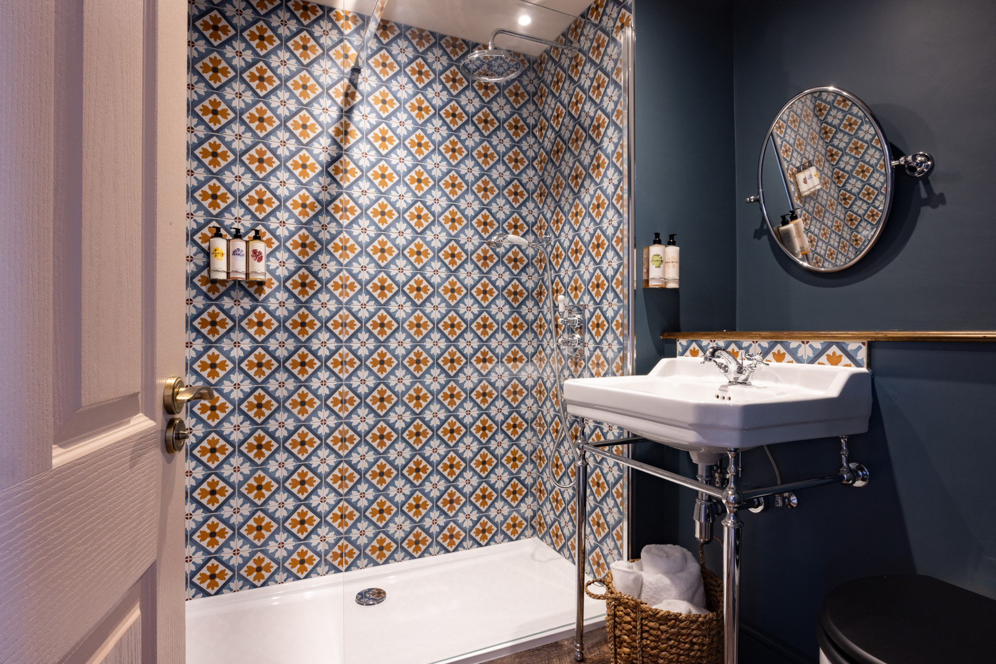 Really_Comfy_Bathroom_S