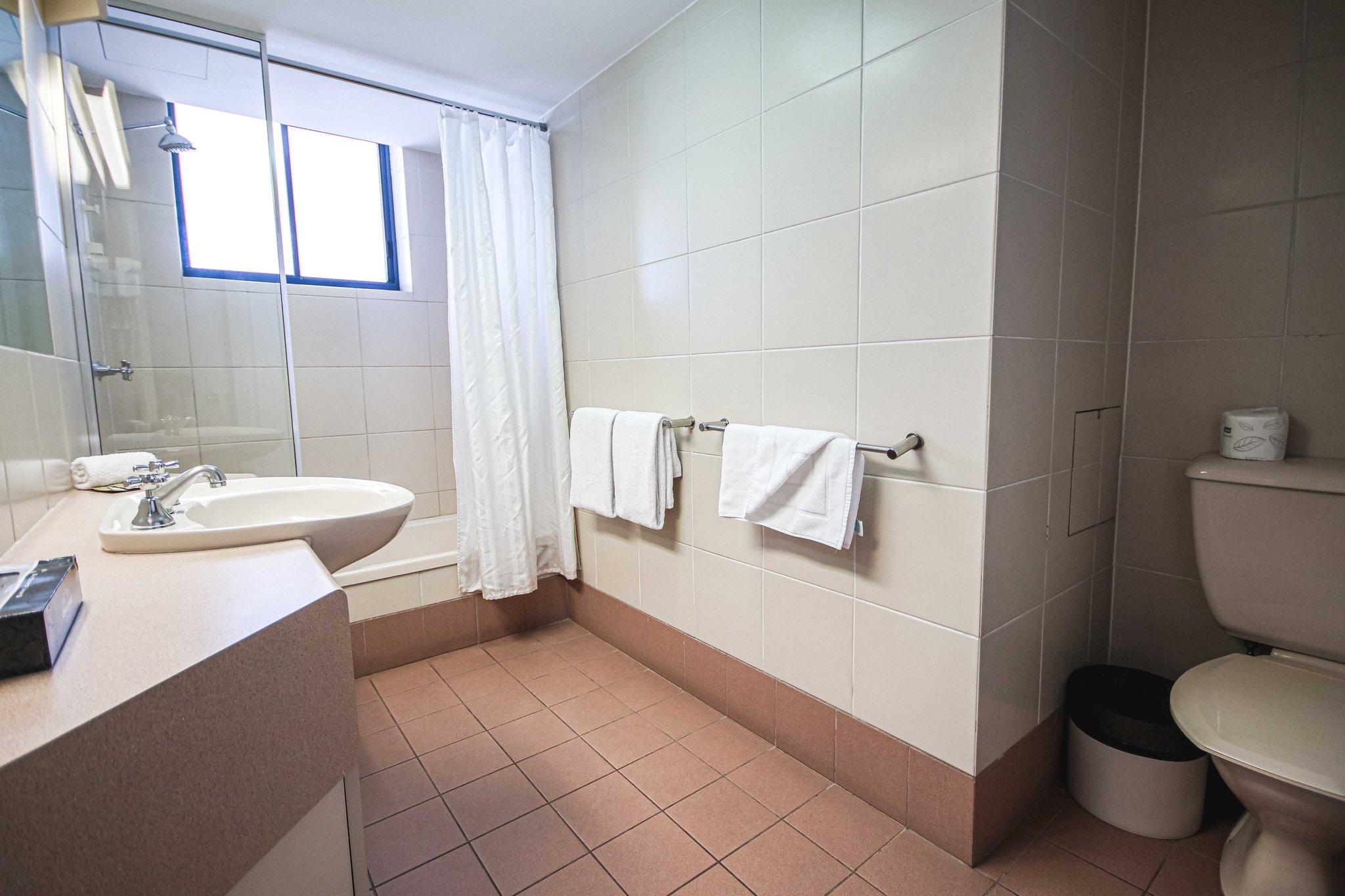 t28rFNttUWb6PI7vJKz0w_Ensuite_-_809_S