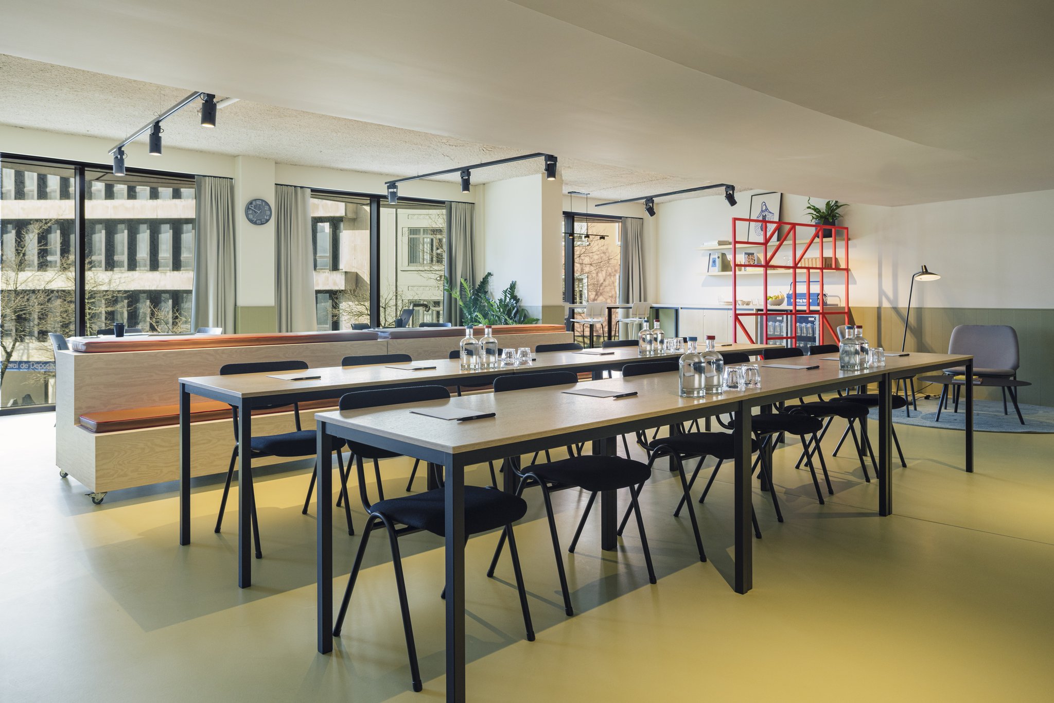 TheSocialHub_Porto_MeetingRoom_02_S