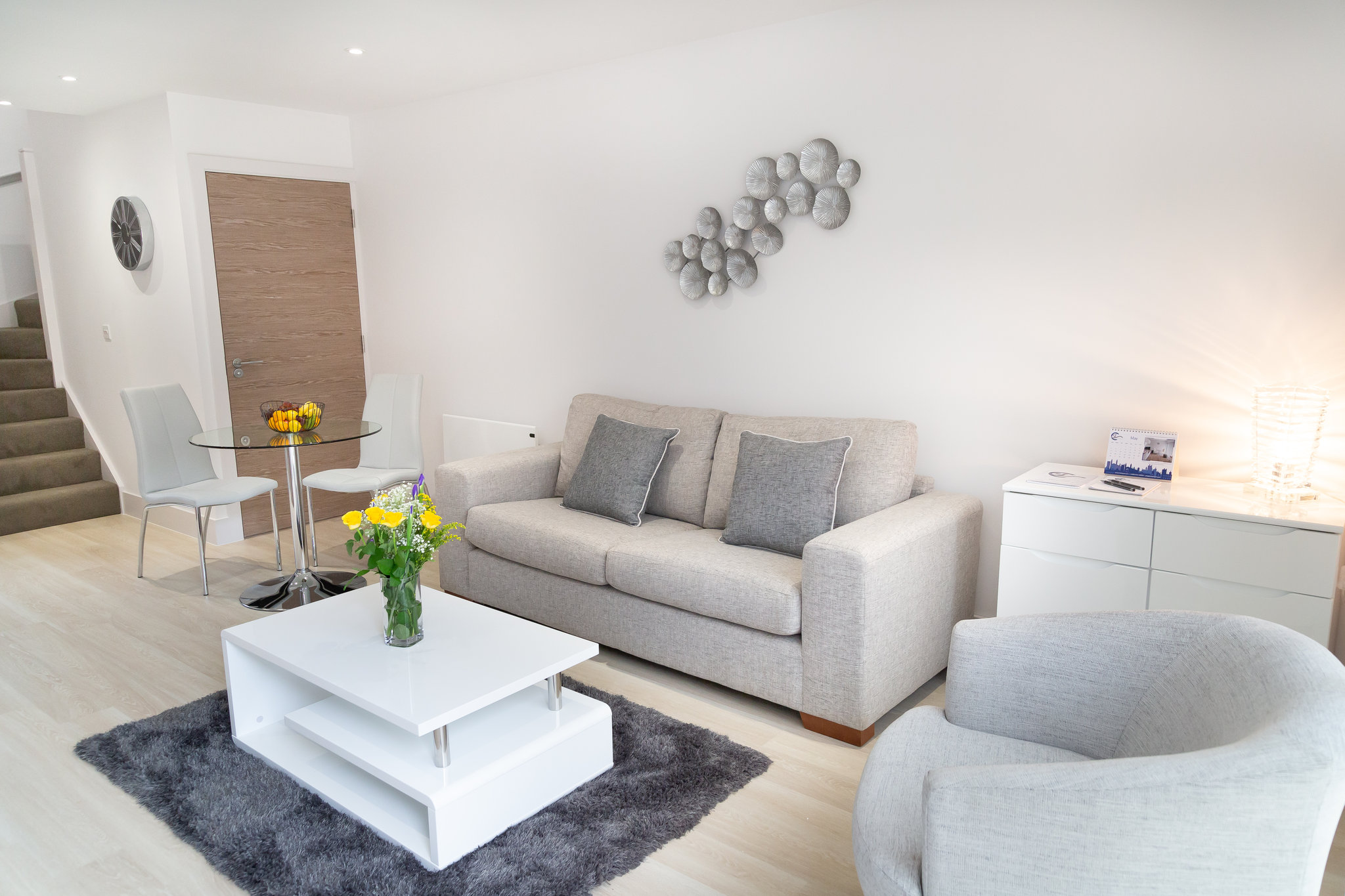 One_Deluxe_Bedroom-_apartment-Living_Room_(3)_S