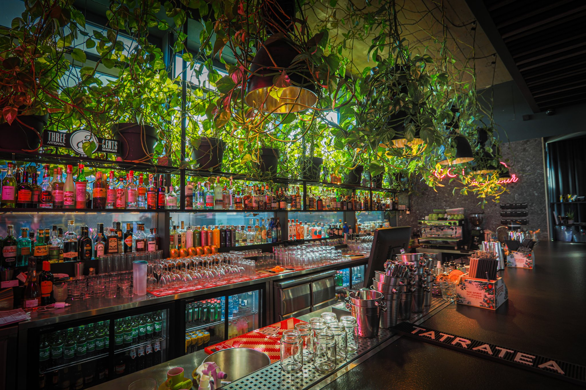 sOeNcwZAX0r57AGd7tYZg_Rooftop_bar_area_S