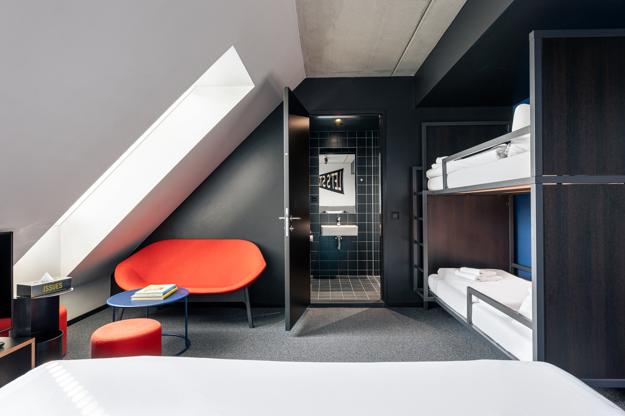 Family_Room_Sleep_Four4_S