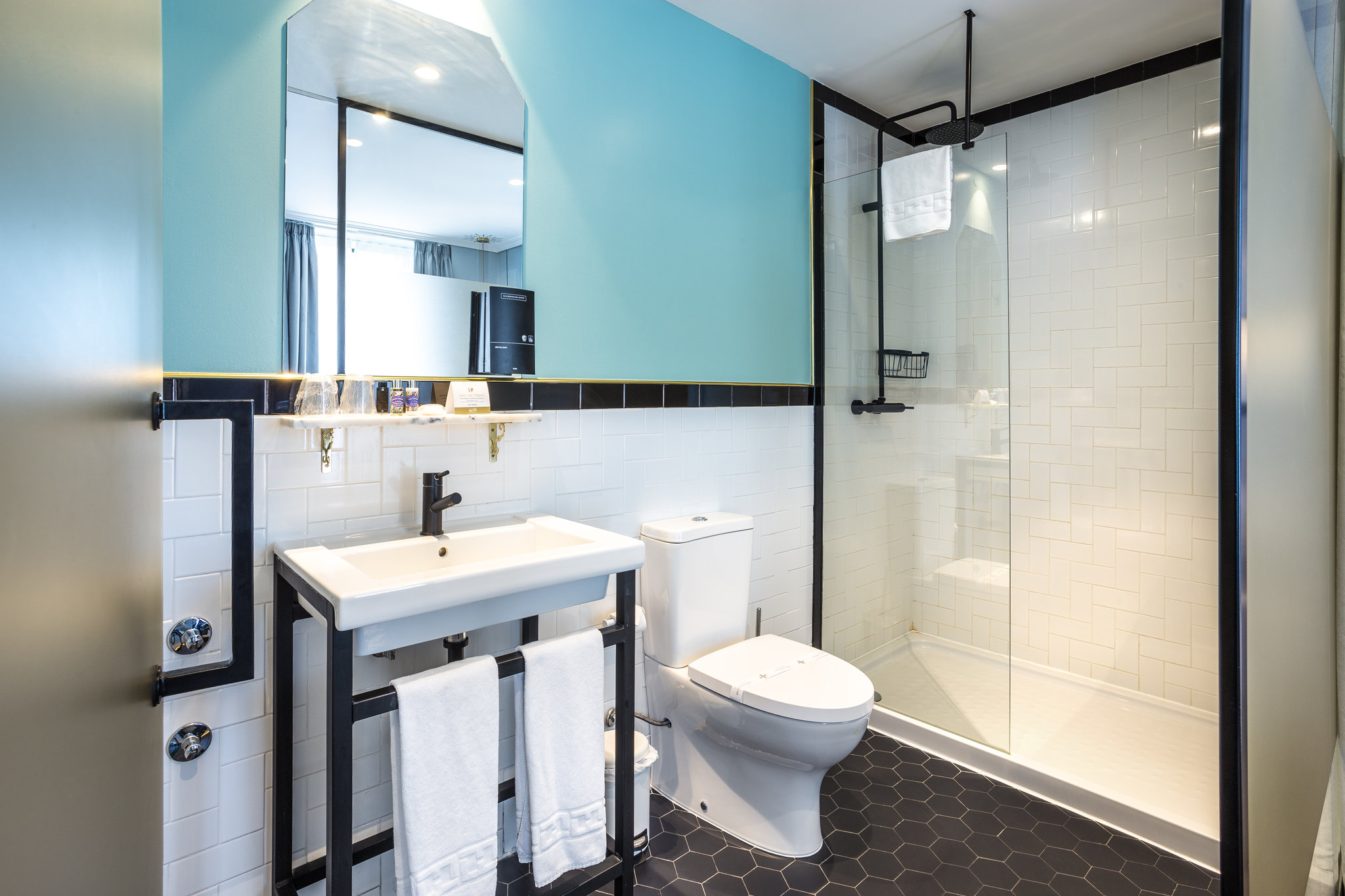 Superior_City_View_Bathroom_S