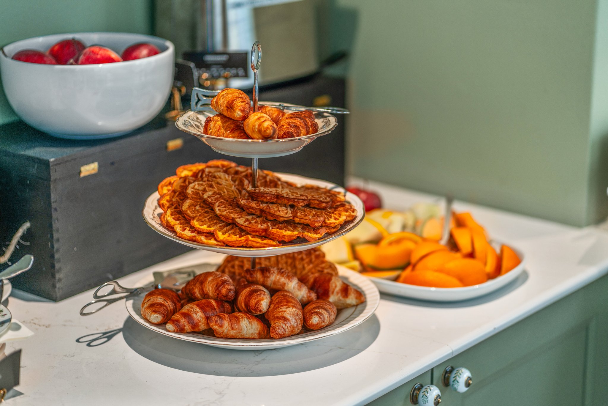 breakfast-waffles-croissants-first-hotel-Breiseth-Lilleha_S