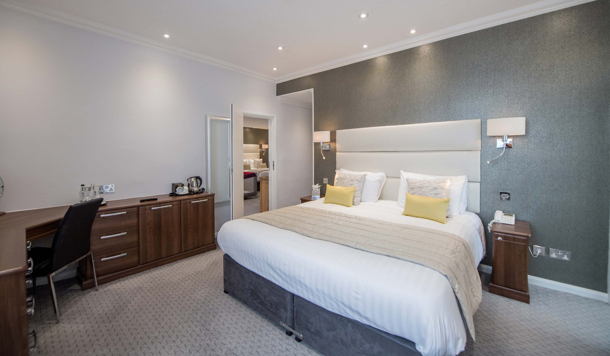 itcrc2omjEyVX8woX50wRg_Bray_Suite_S