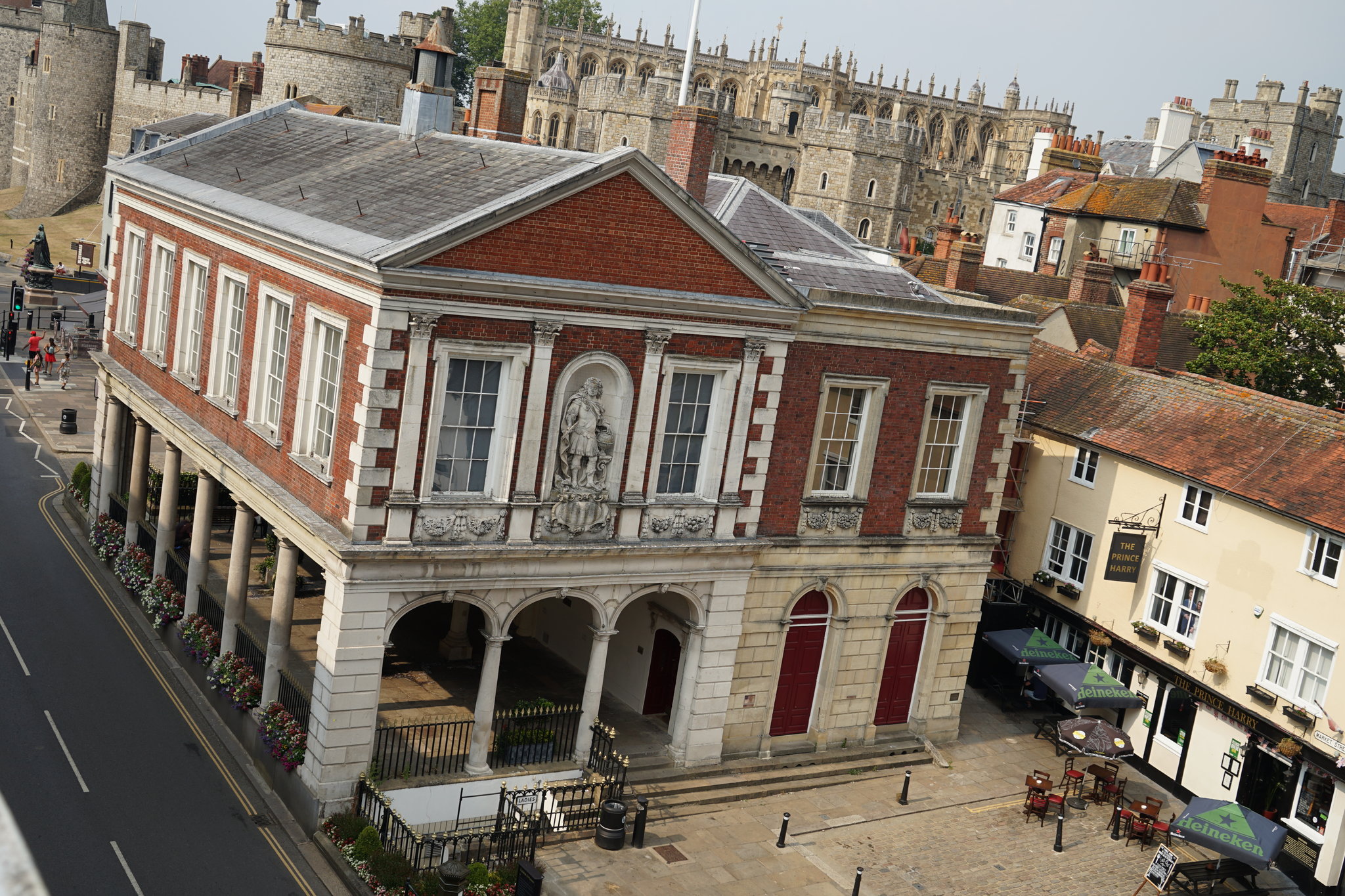 View_towards_Windsor_Castle_S