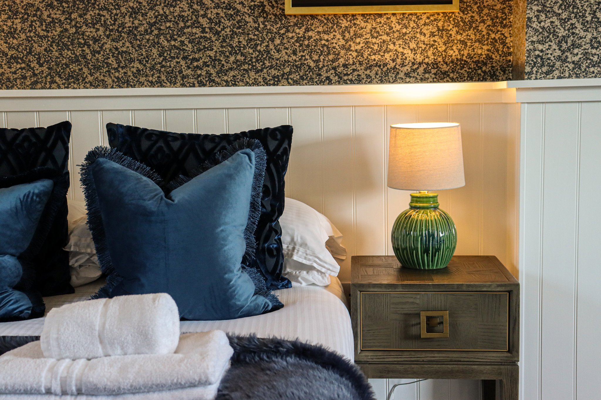 DHLKZn16IEKfZa04tdSOdg_Room_4_Pet_Friendly_Family_Room-09_S