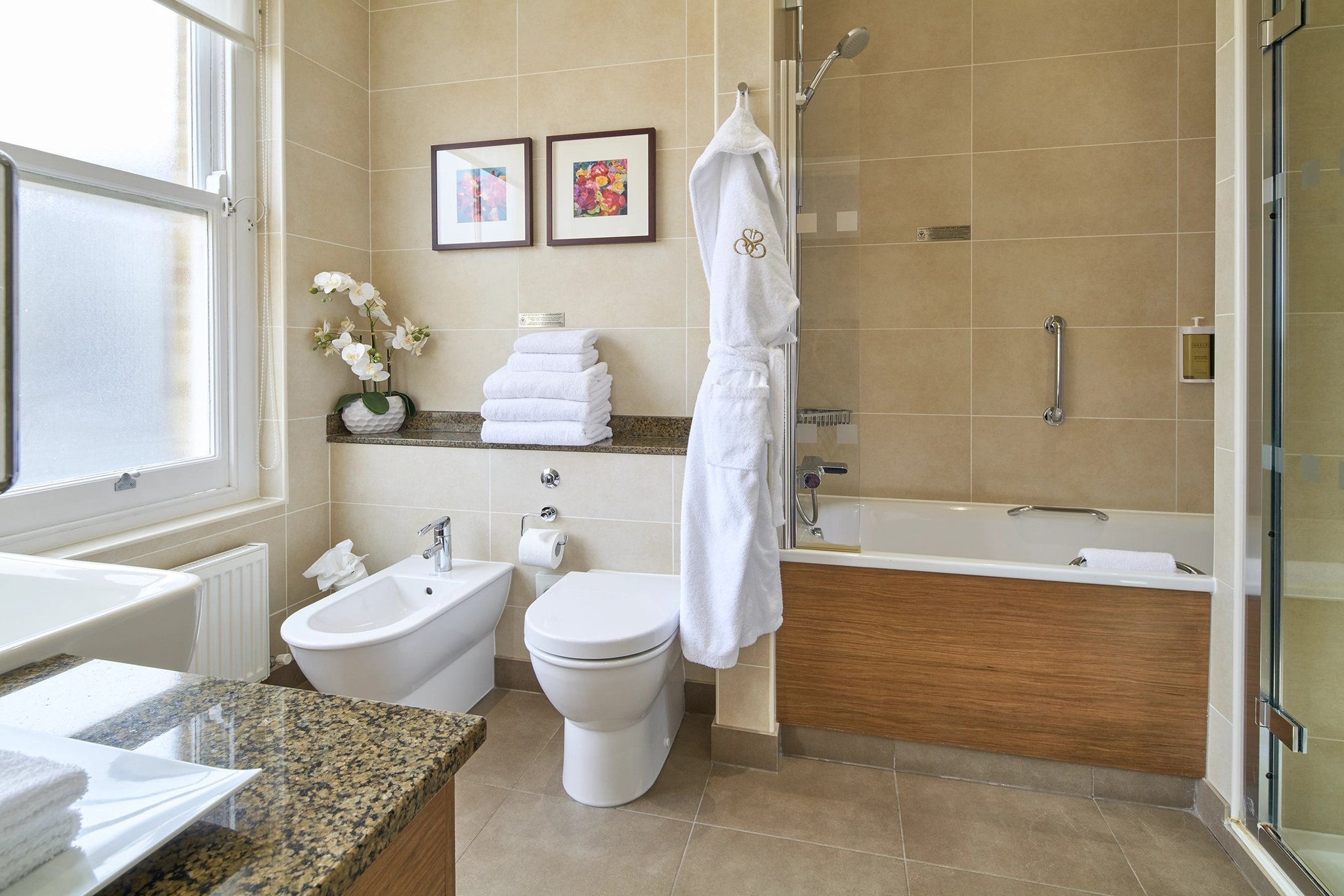 Executive_King_Bathroom_S