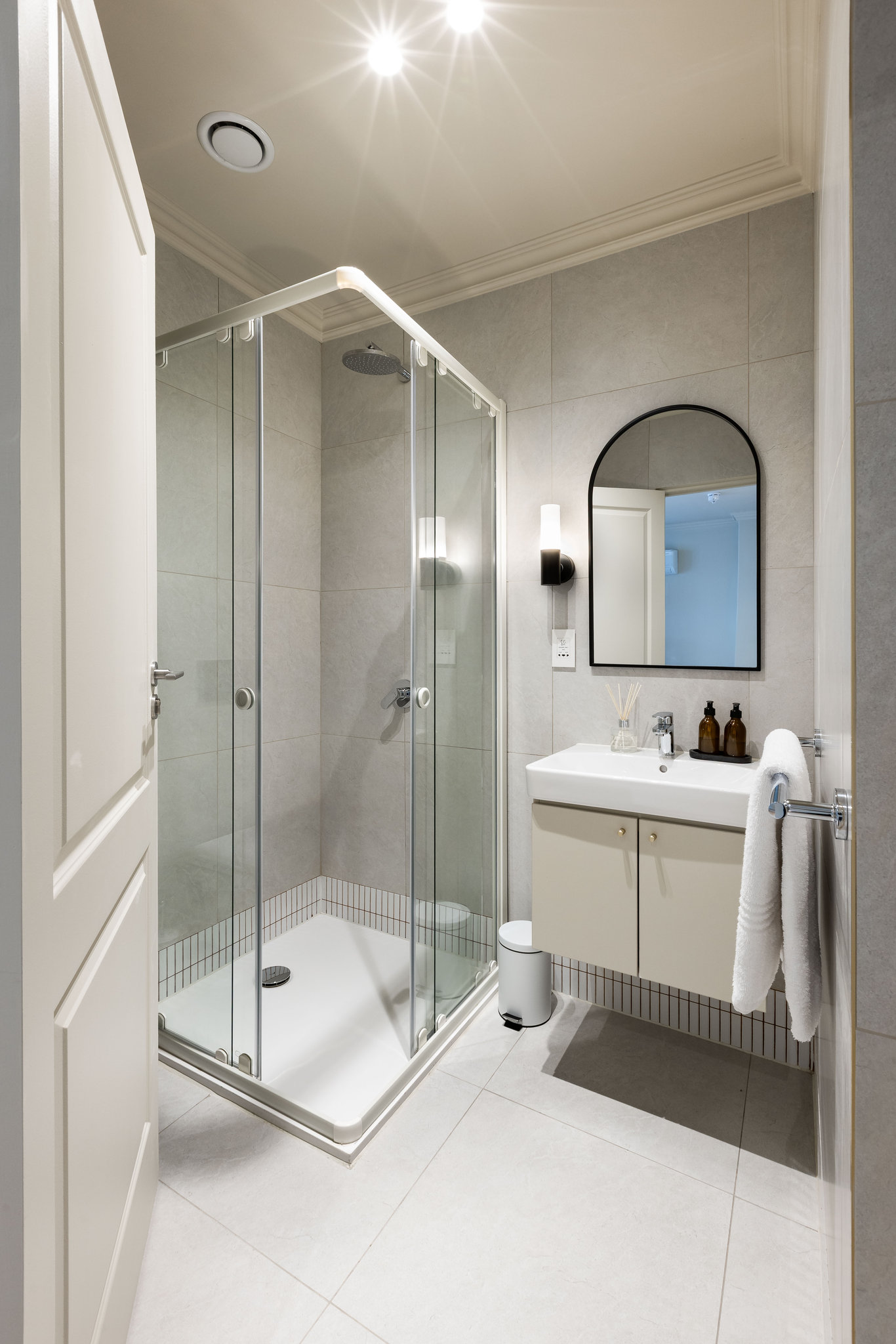 JYbR1AqigEmZYGmPxBxEng_Executive_Studio(1)_S