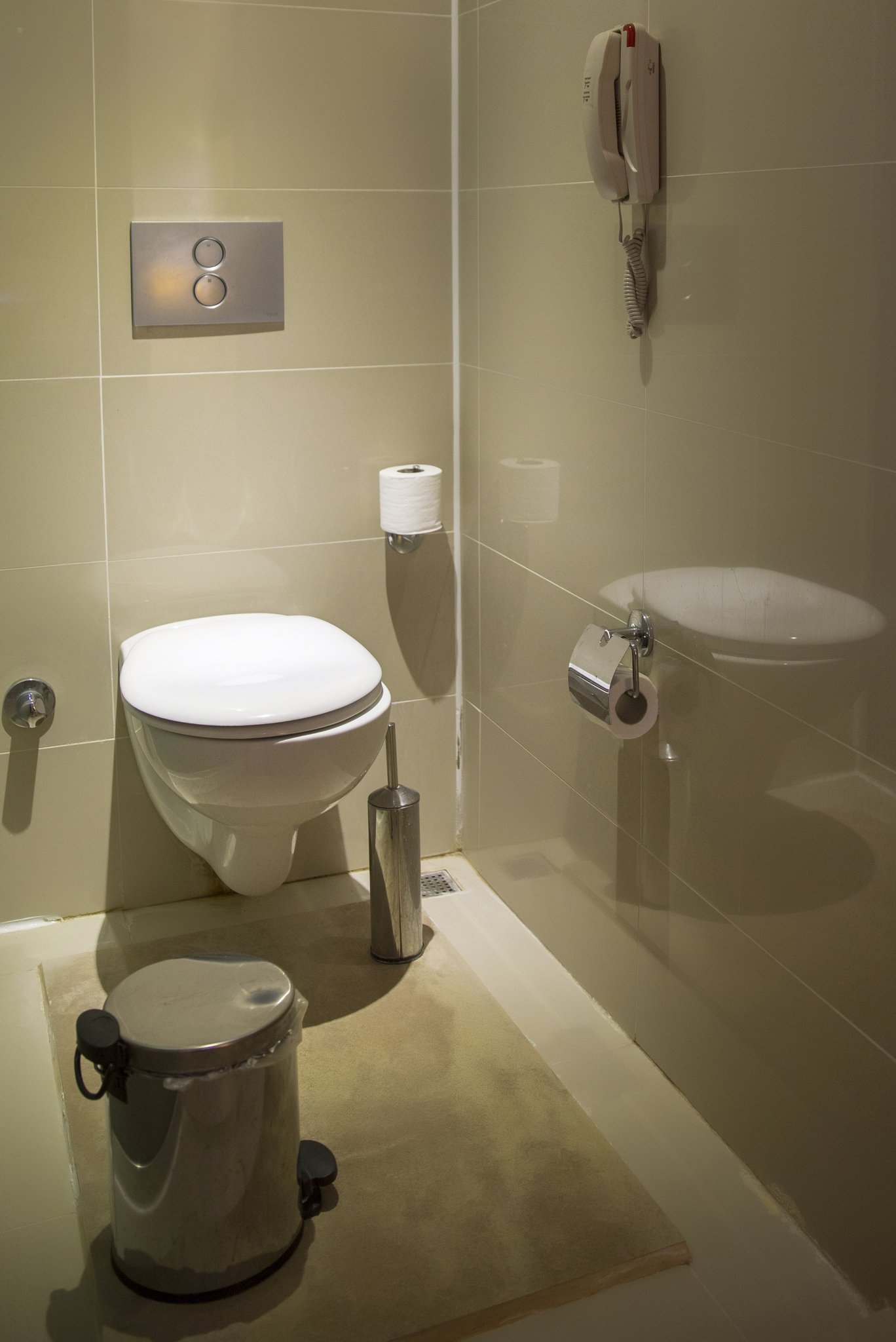 Deluxe_Twin_Bathroom2_S