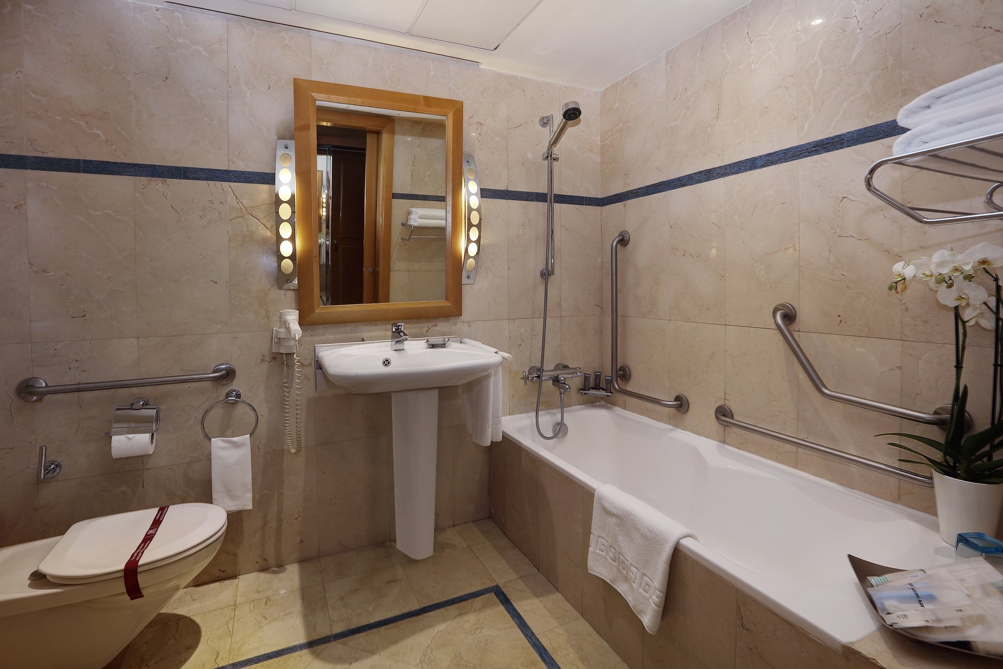 Accessible_room-HAN-BATHROOM_S