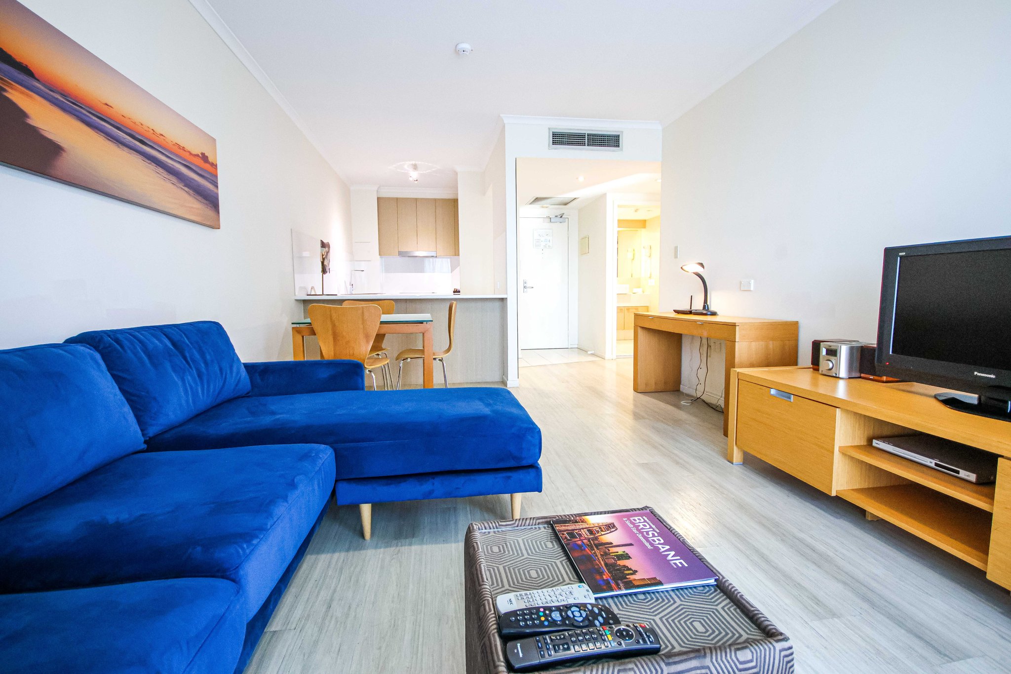 EY65SA7vEEy2uLAAkOCEA_Living_Room_-_612_B_S