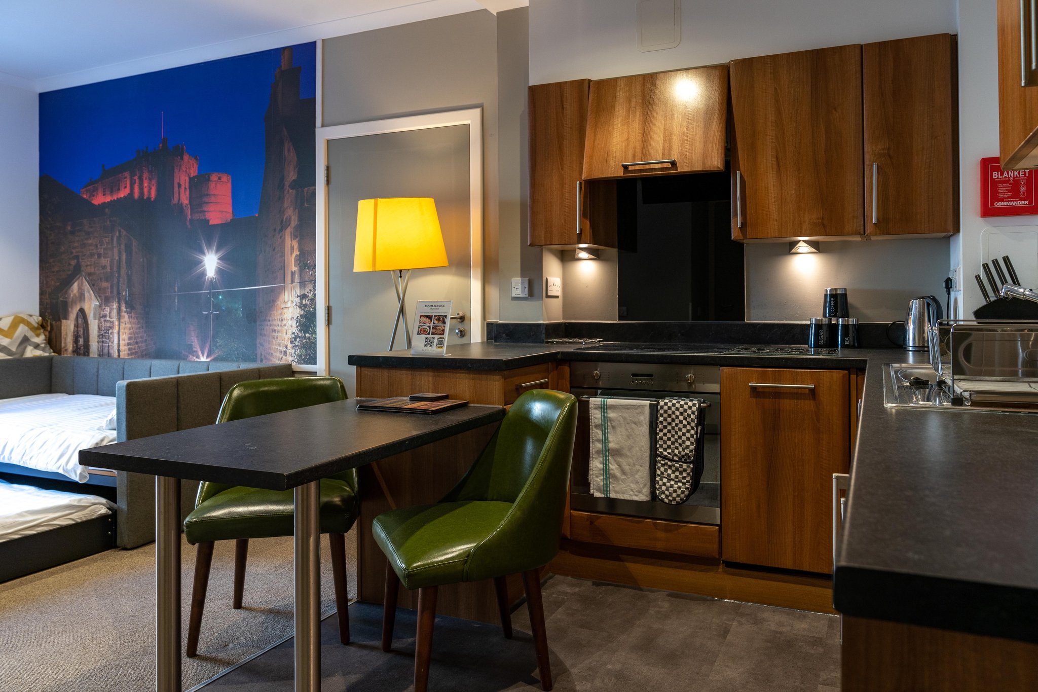 Family_Suite_Dining_Area_S