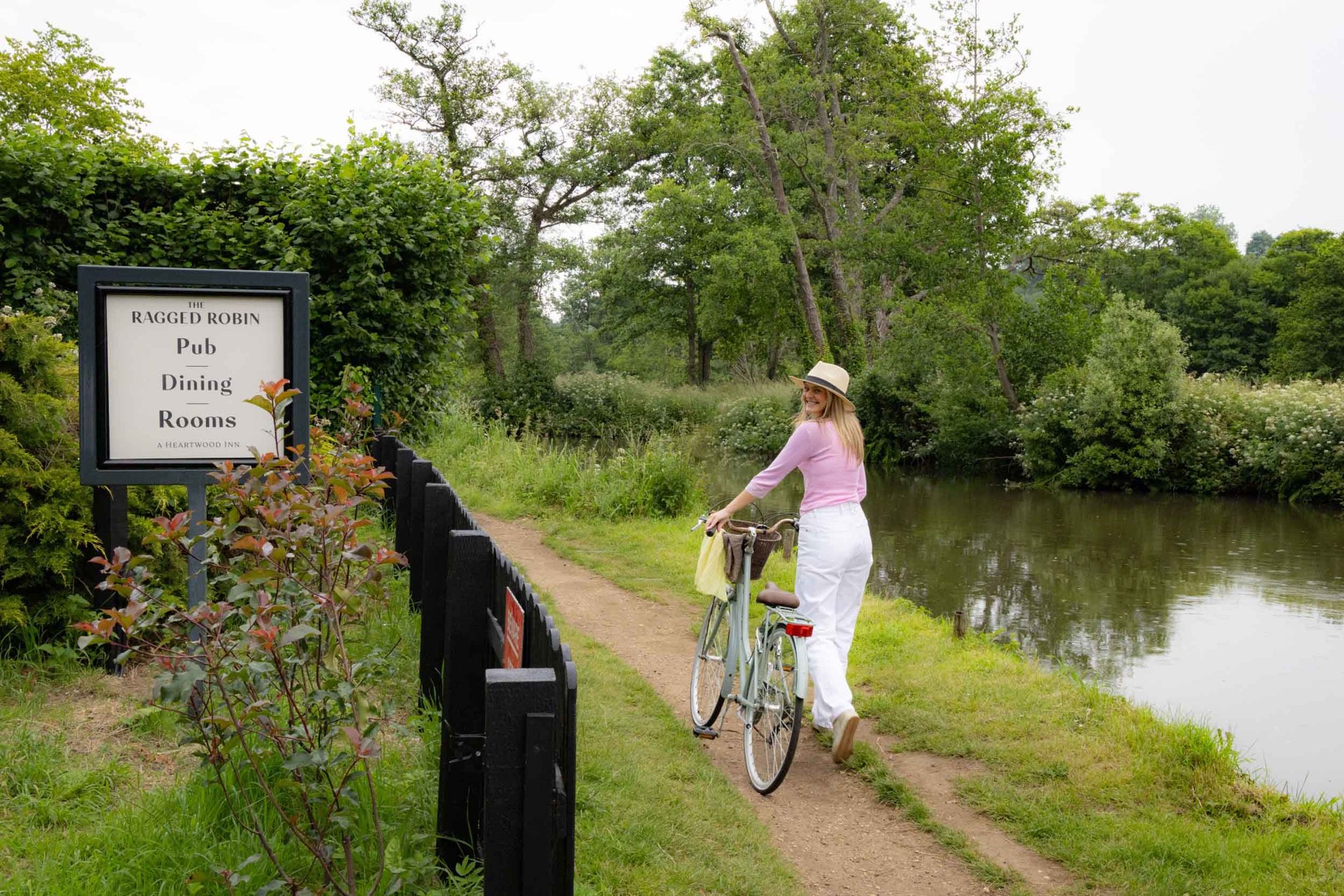 the-ragged-robin-godalming-exterior-047_S