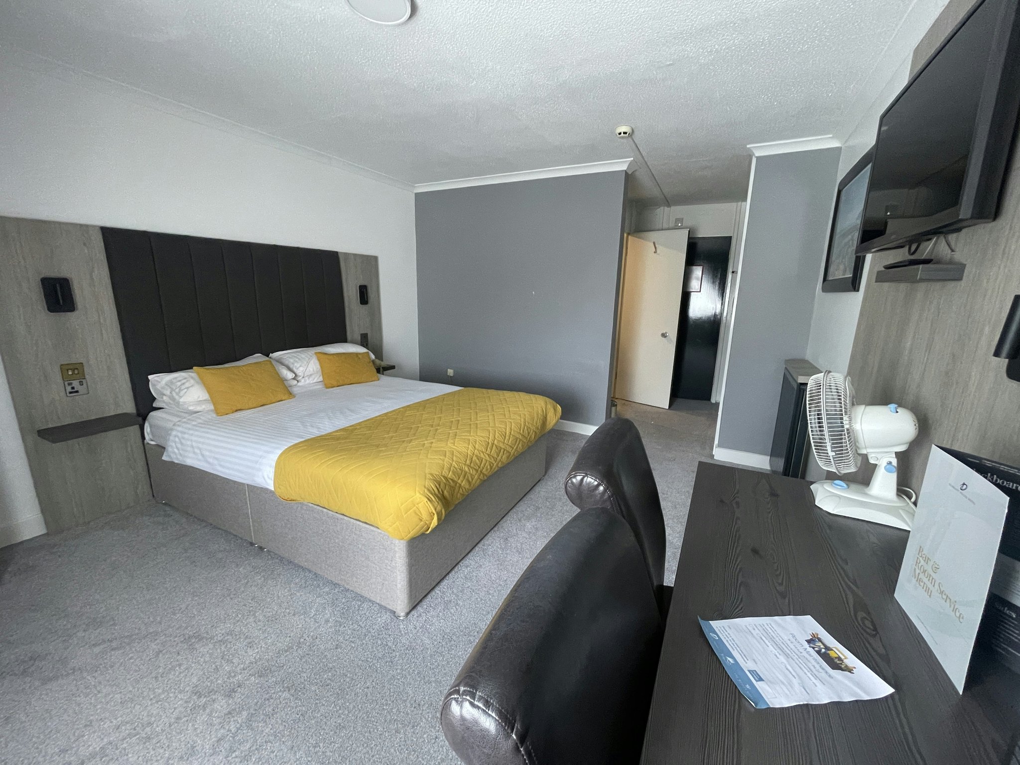 o77VKypvEiZzocwfkziPg_Double_standard_S