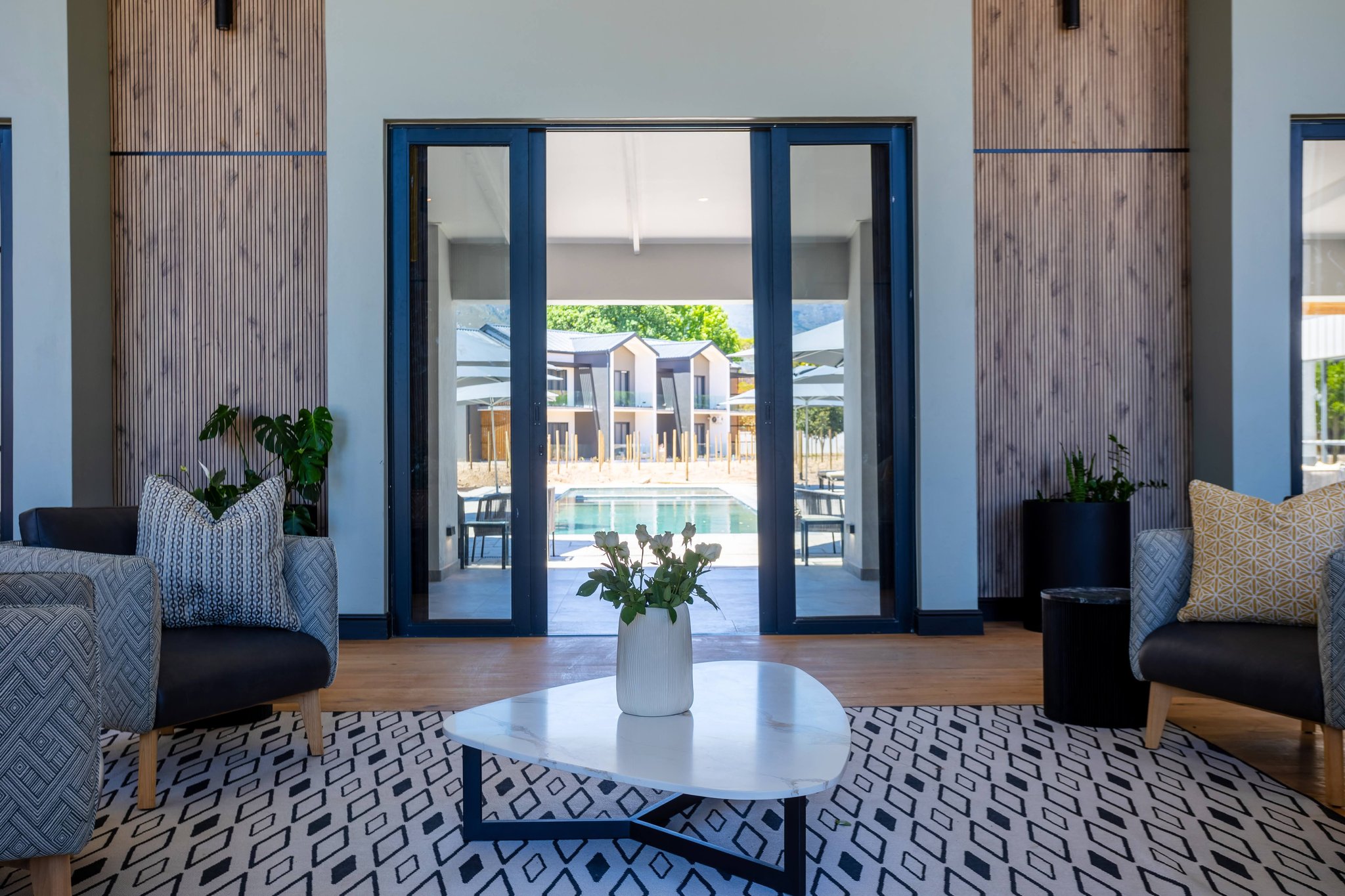 Monor_reception_lobby_(1)_S