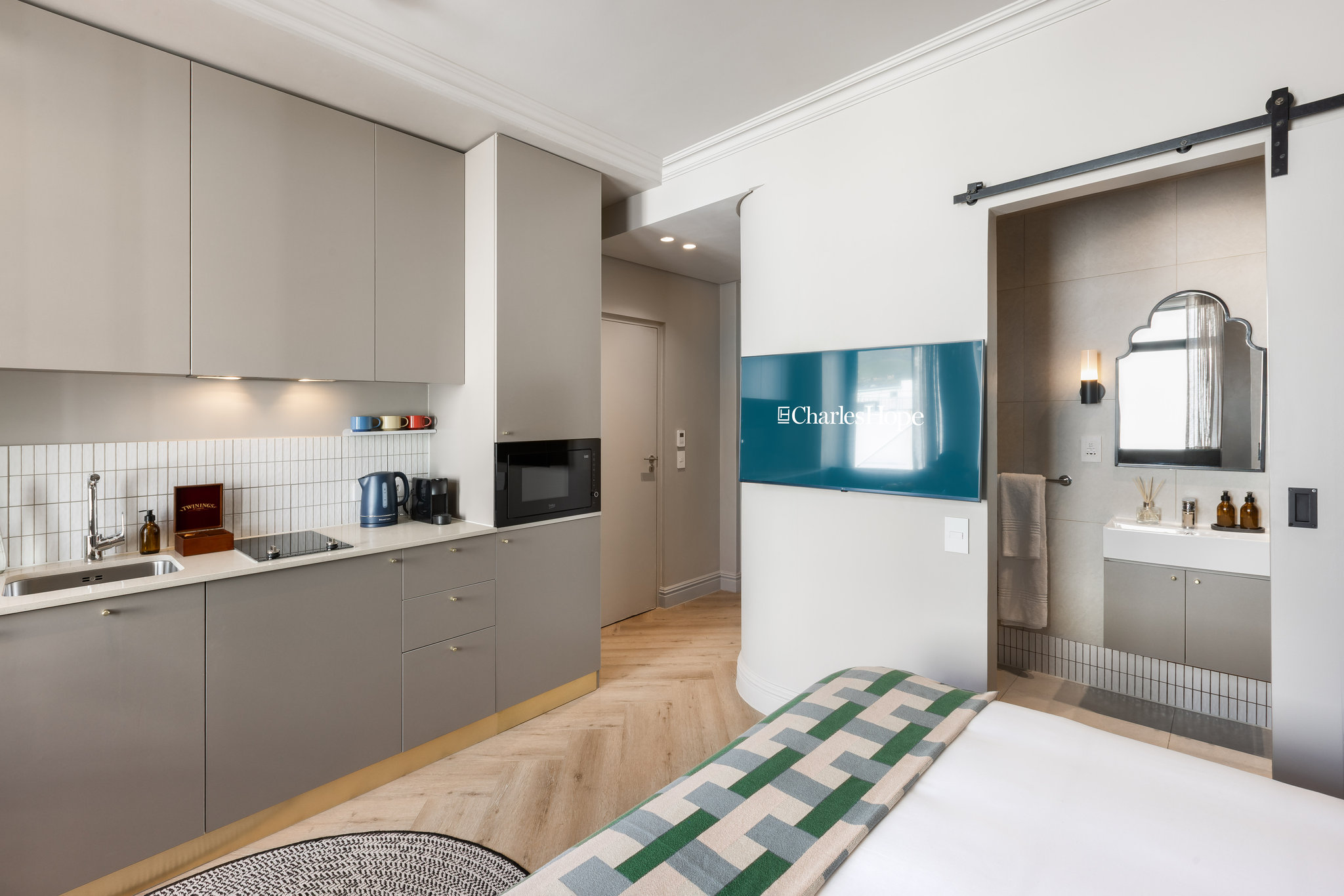 feTsSb9Y8UGVORtZxreeZg_Standard_Studio_S