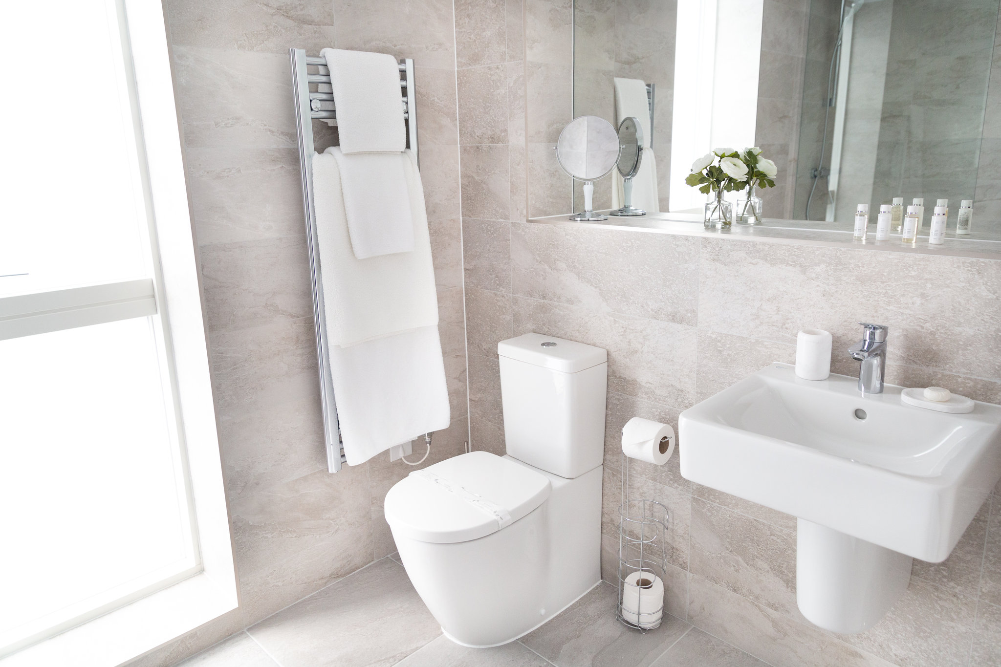 One_Deluxe_Bedroom_apartment-Bathroom_S