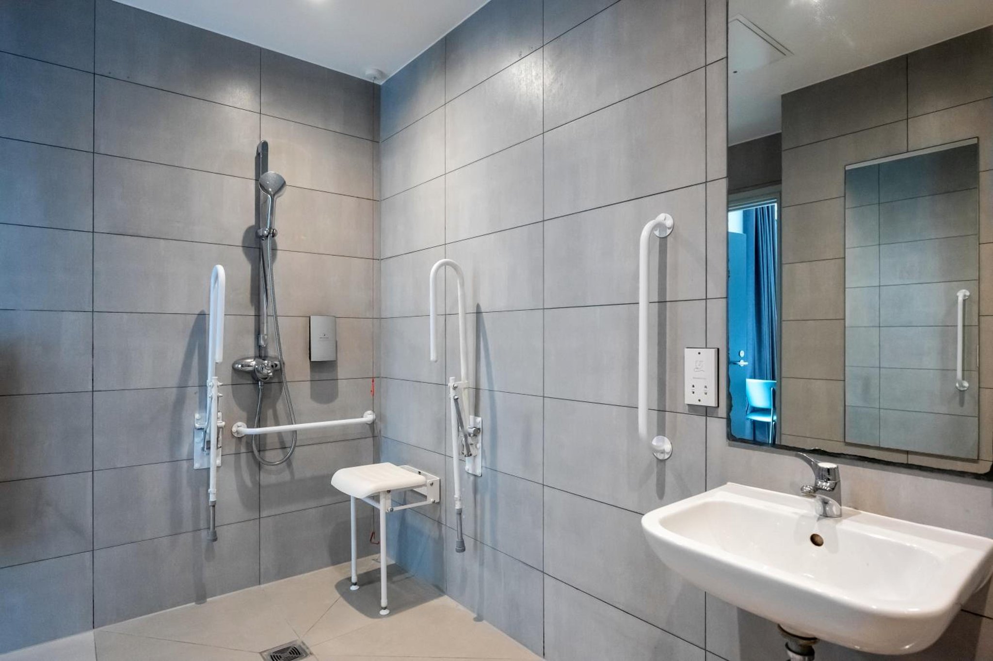 Accessible_Studio_Apartment_Bathroom2_S