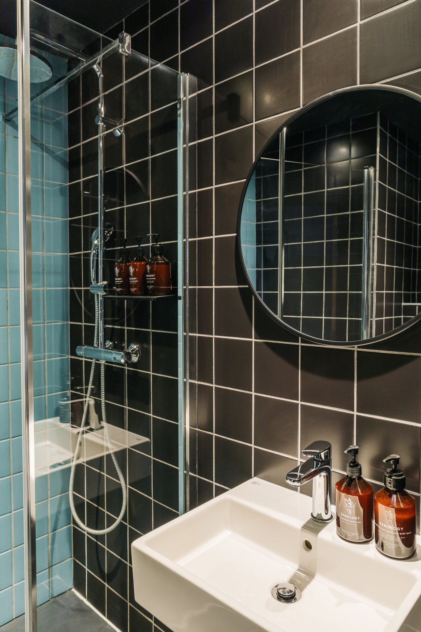 The_Social_Hub_Toulouse_Interior_Hotel_Room_bathroom_2025_S