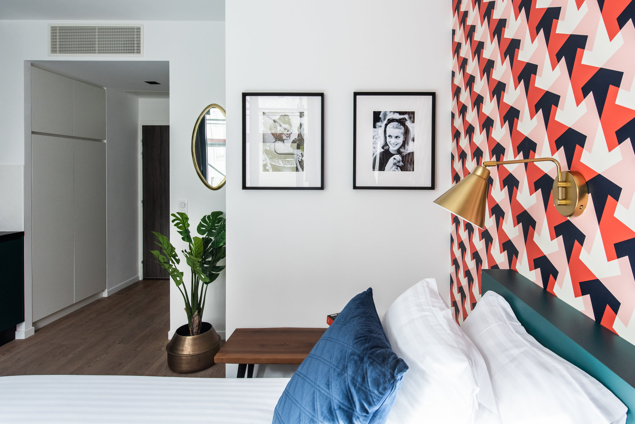 VPfs8S7eXE6HfZczw9x4Hw_Medium_Studio_with_Kitchen-3_S