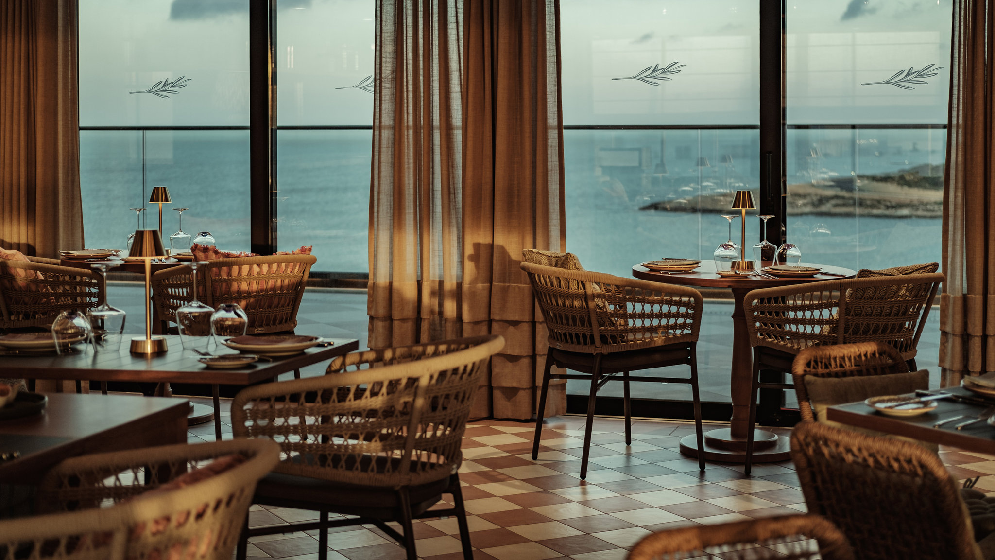AX_ODYCY_-_Dining_-_Minoa_Mediterranean_Fusion_Restaurant_S