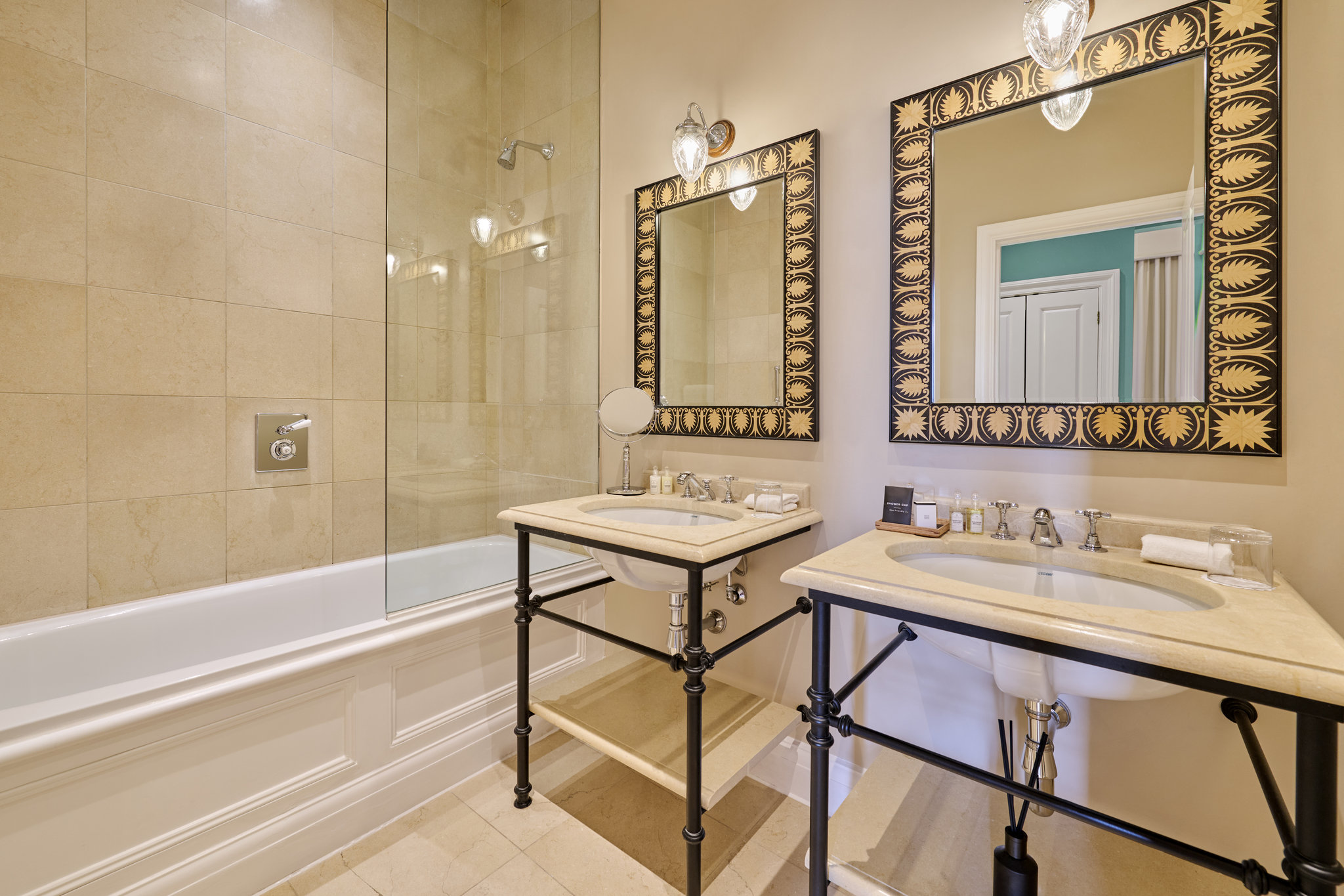 Junior_Suite_Bathroom_S