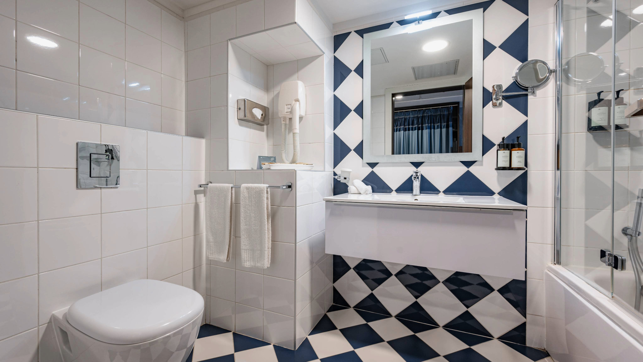 AX_The_Victoria_Hotel_-_Executive_Room_(1)_S