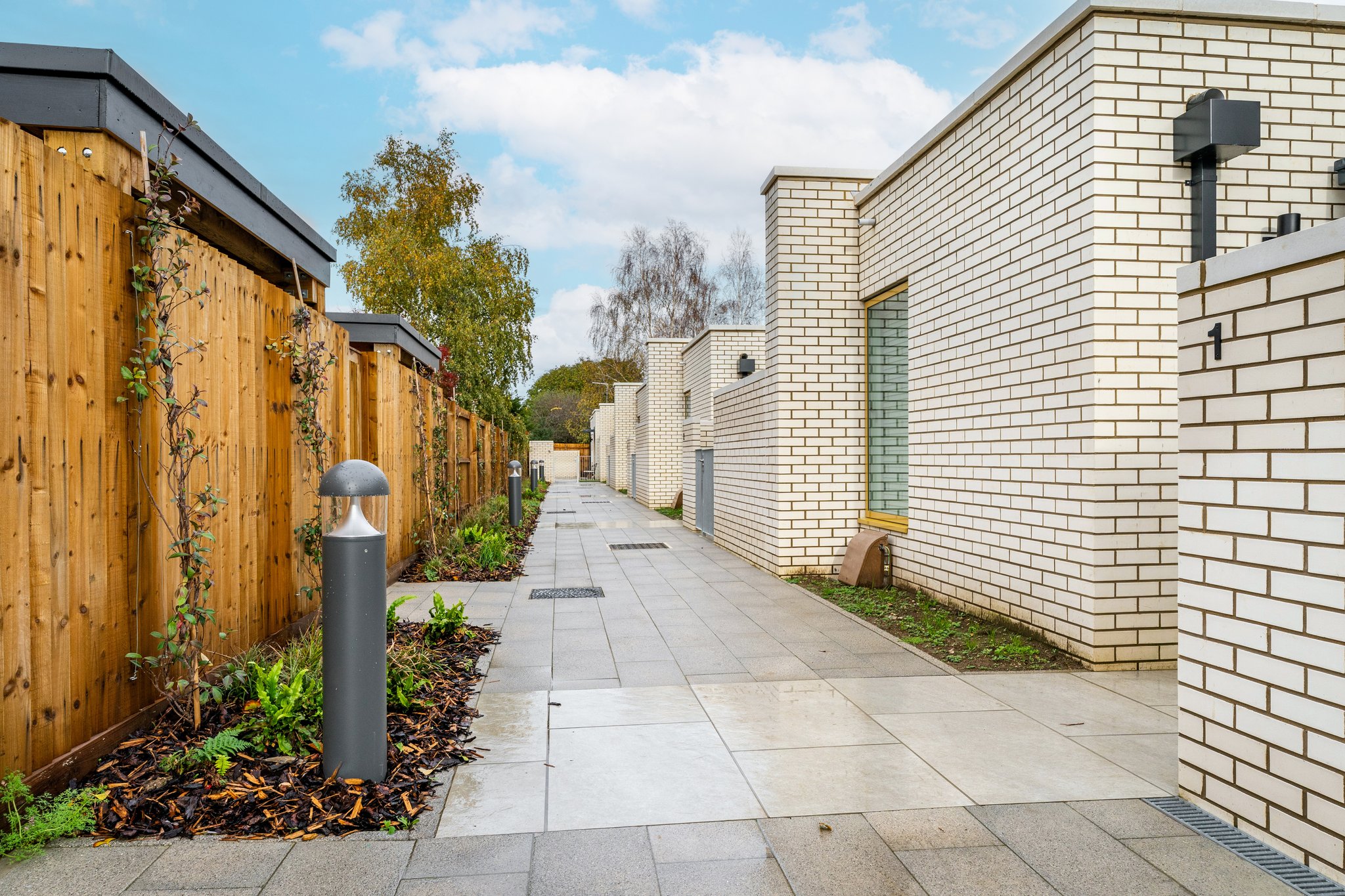 Dutch_s_Corner_Exterior_(2)_S