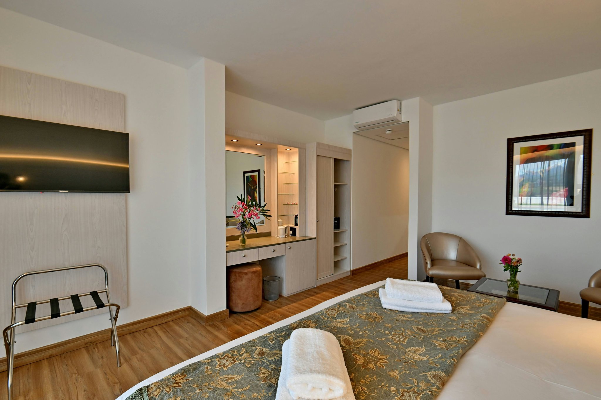 UJqNTn2obU2r883nYPRF1A_King_Room-2_S