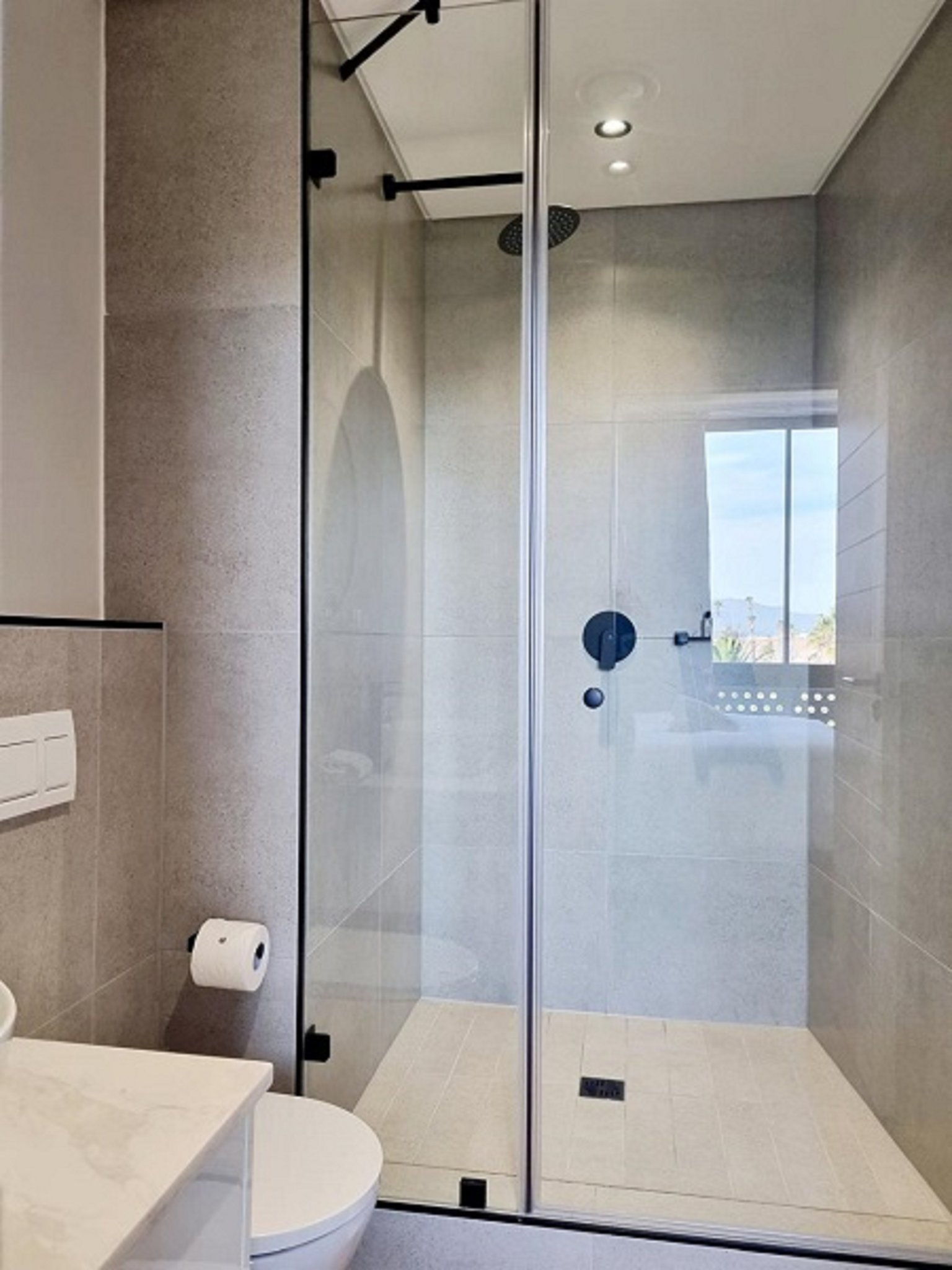 On_park_two_bedrooms_bathroom-01_S