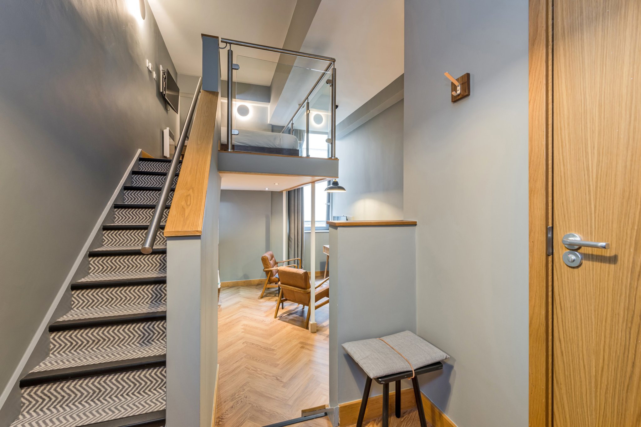 Superior_Open_Plan_Studio_for_2_Entrance_._jpg_S