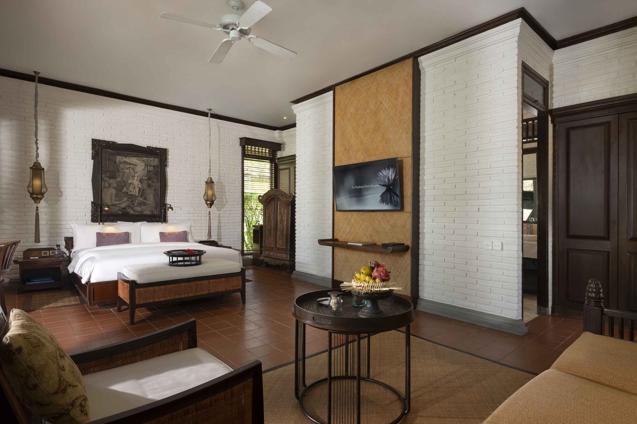 uLgZxa1BbEKx12fgweQMIA_One_Bedroom_Club_Suite_Interior_2__S