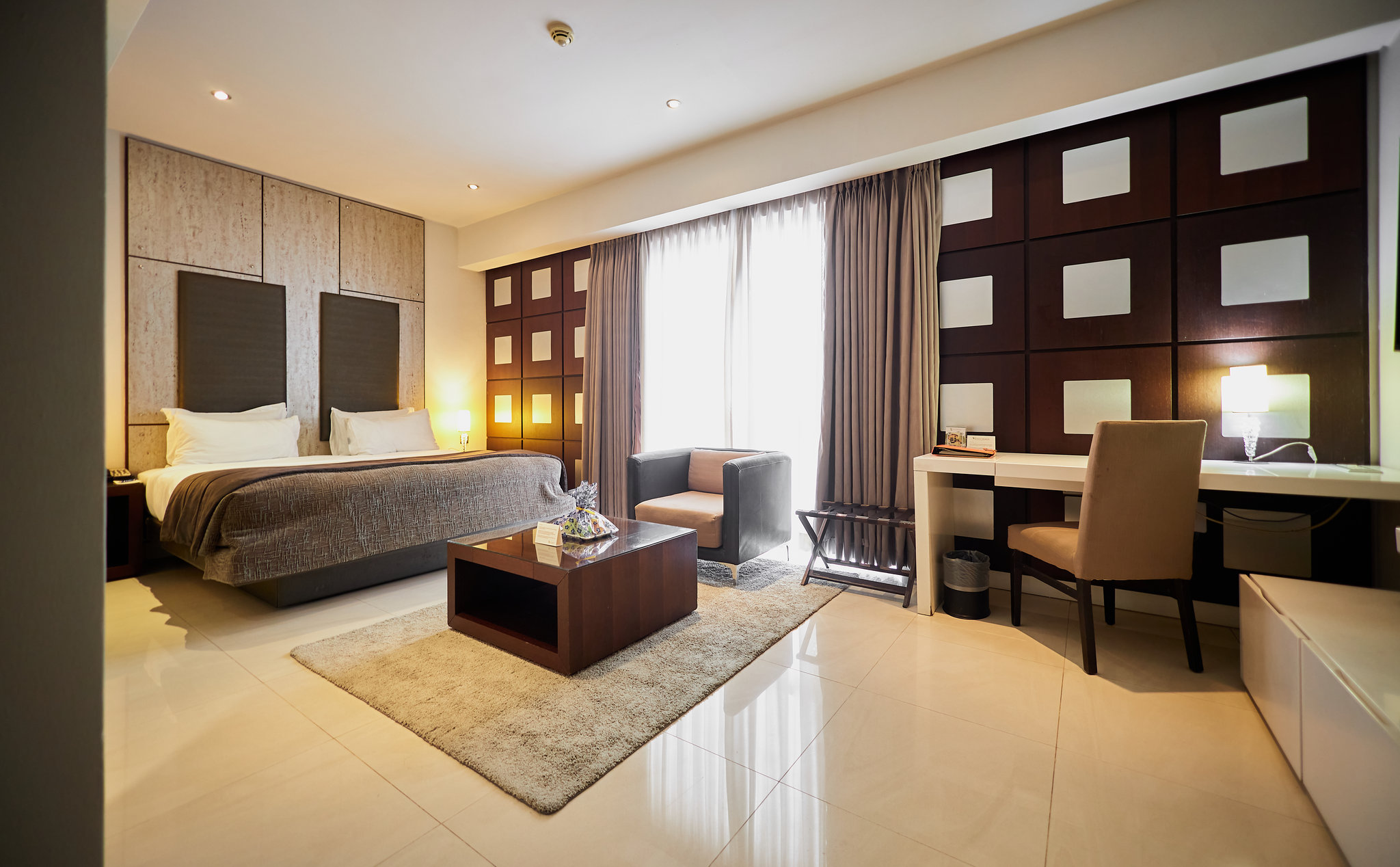 Luxury_King_E-W_view_S