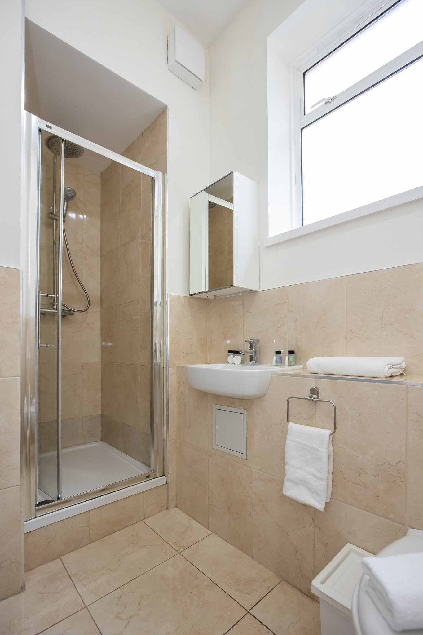 3_Bedroom_Apartment_Wellington_Quay_bathroom_S