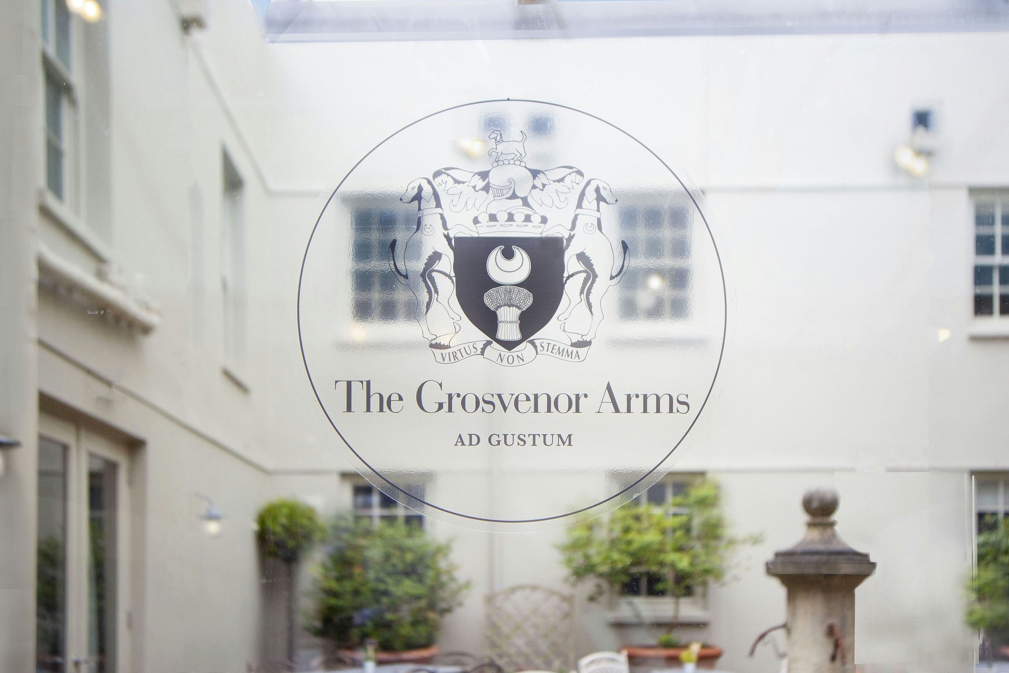 bqnQ6fobS0q3HW2TqsJ0Yg_Courtyard_S