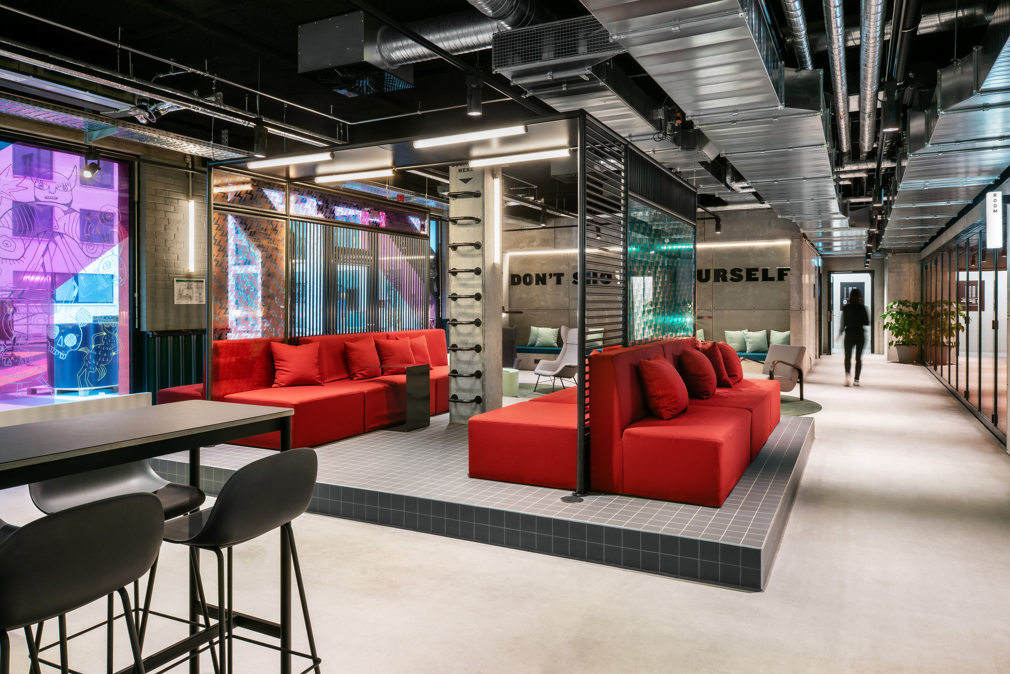 xeoCqehmkay8siDwTXIw_Lobby_S