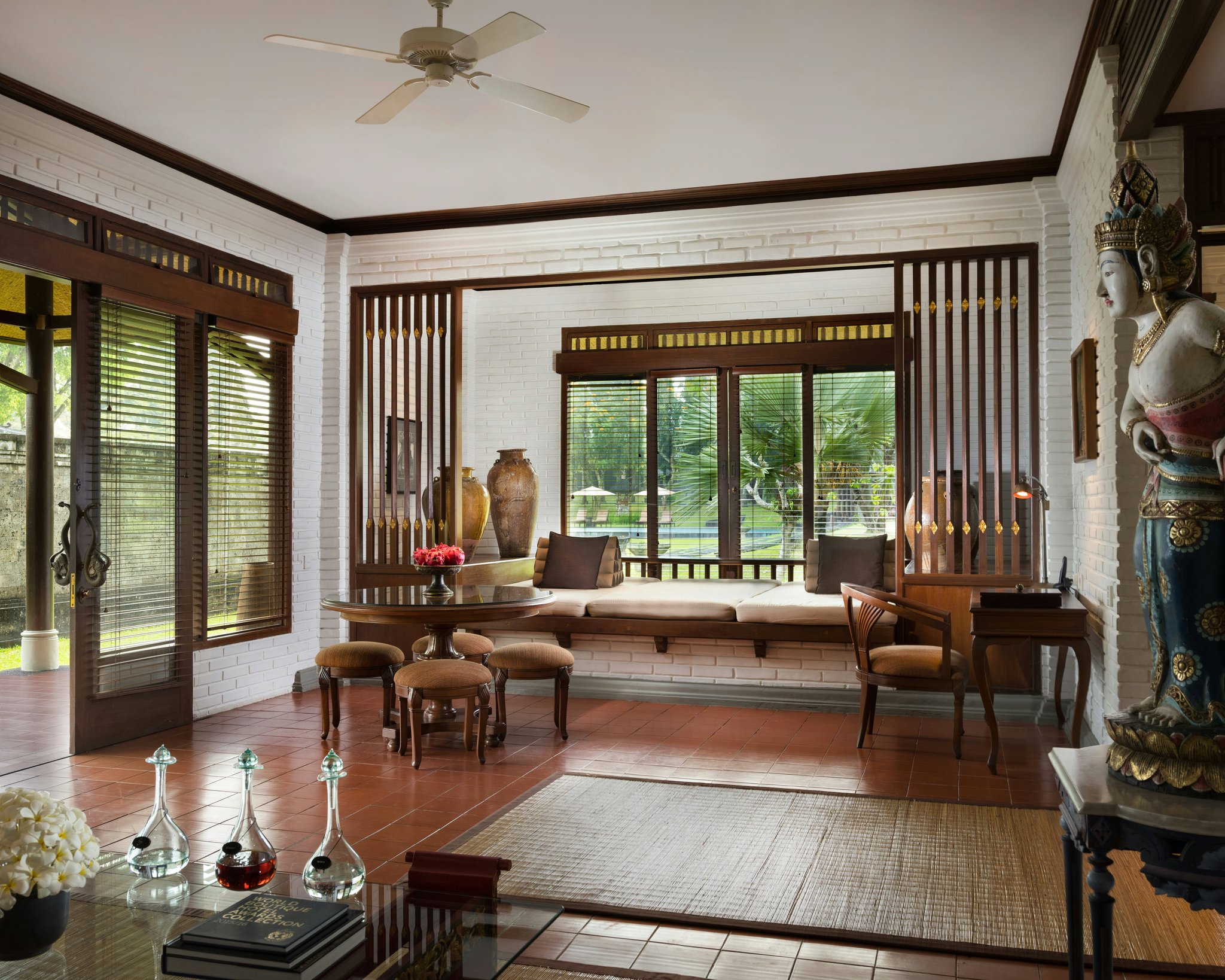 2fM6Sn8OtEGz3WUOolhvzA_Family_Pool_Villa_-_living_room_S