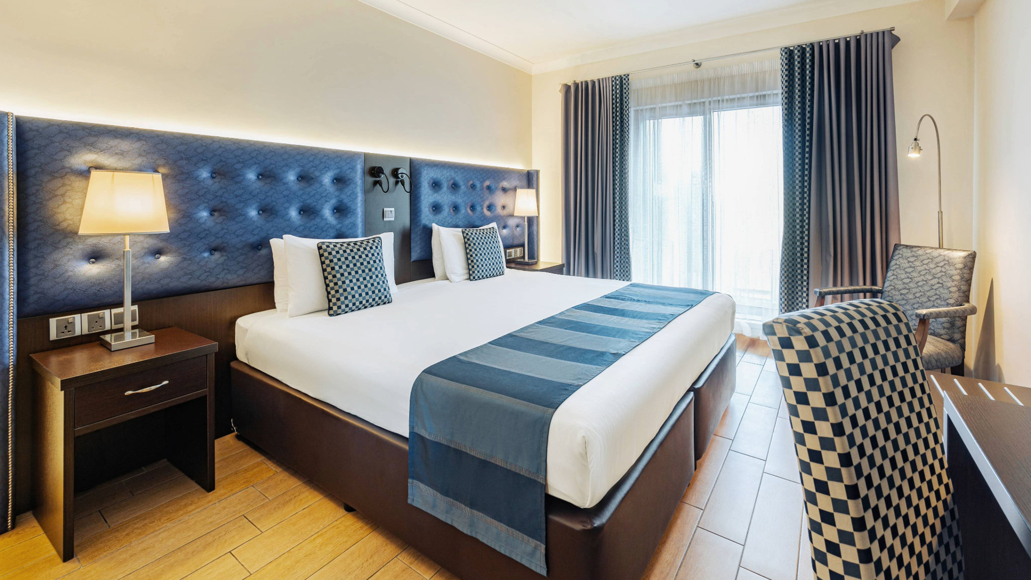 AX_The_Victoria_Hotel_-_Executive_Room_(3)_S